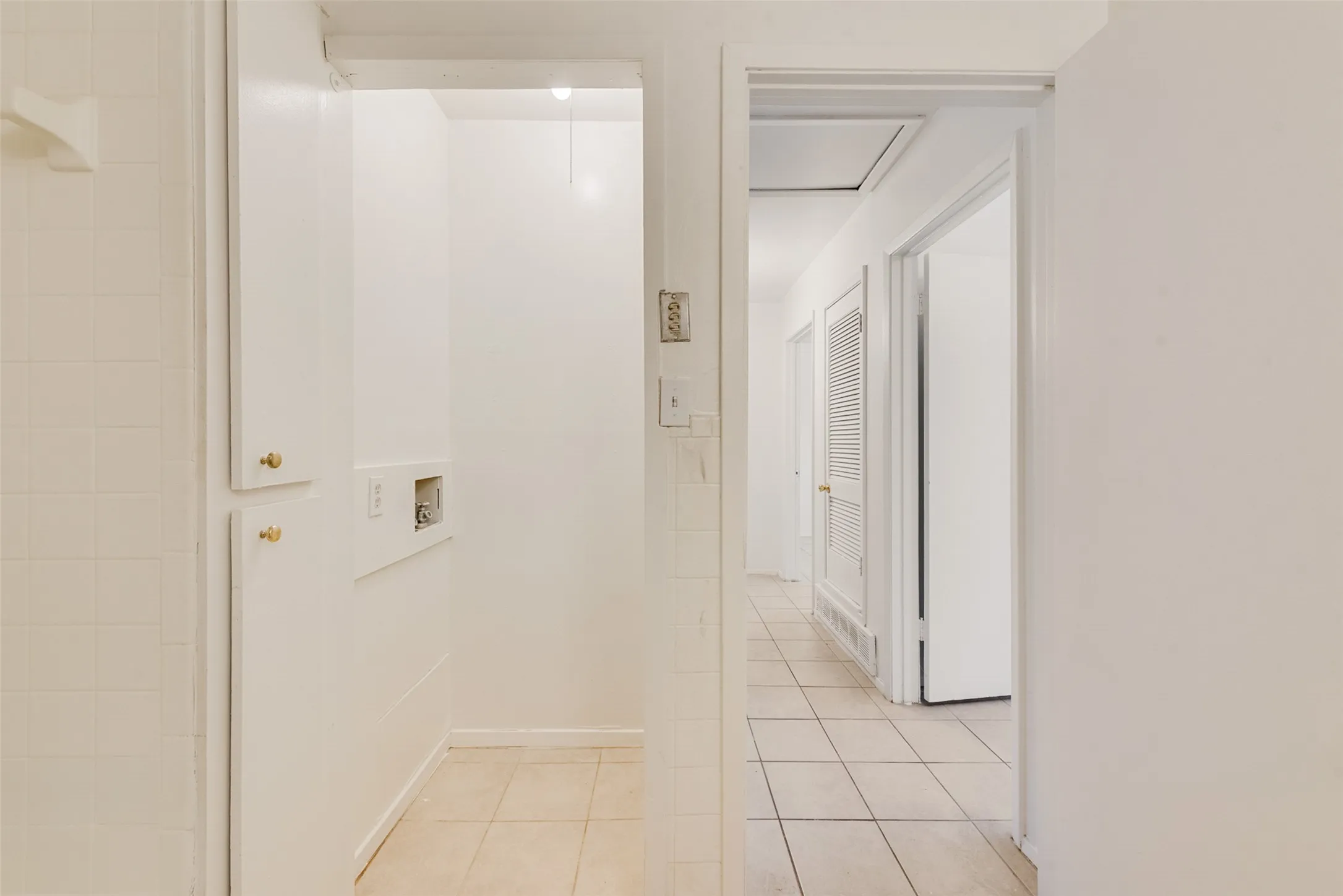 Duplex For Rent in Tarrant County , 506 N Elm Street A, Arlington, Texas 76011, 2 Bedroom, 1 Bathroom, Garage spaces, 686 Sqft, built in 1973, Preowned, mls#21174061, Real Estate Agent in Arlington, Homes For Rent in Tarrant county, Homes For Rent in Arlington, Realtor in Arlington Texas, Real Estate Brokerage Independent Realty Texas, Luminita Cordes Realtor