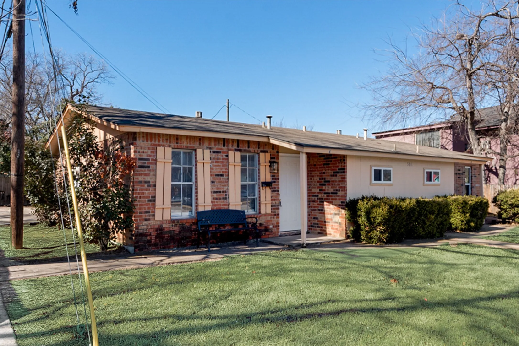 Duplex For Rent in Tarrant County , 506 N Elm Street A, Arlington, Texas 76011, 2 Bedroom, 1 Bathroom, Garage spaces, 686 Sqft, built in 1973, Preowned, mls#21174061, Real Estate Agent in Arlington, Homes For Rent in Tarrant county, Homes For Rent in Arlington, Realtor in Arlington Texas, Real Estate Brokerage Independent Realty Texas, Luminita Cordes Realtor