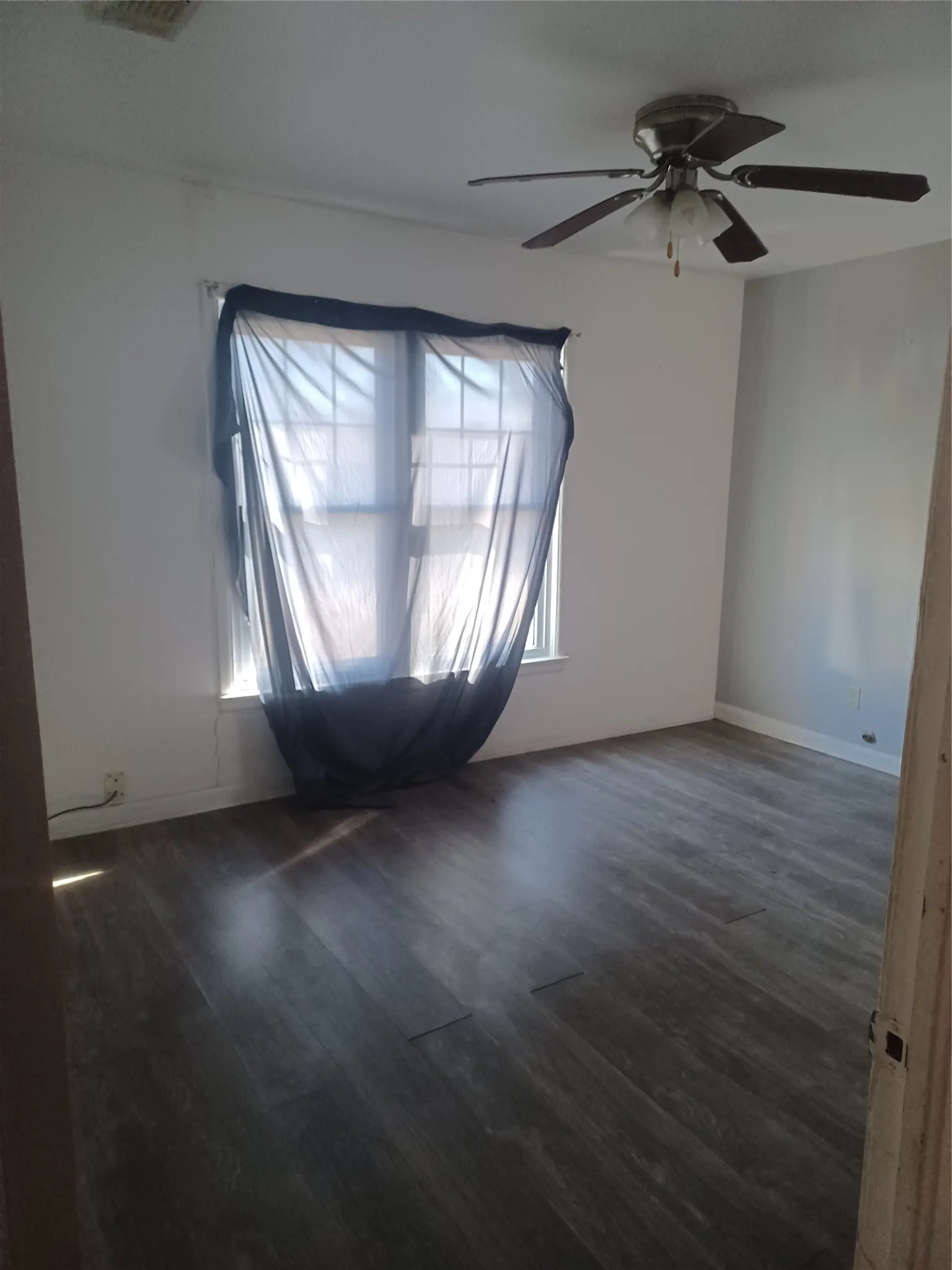 Single Family Residence For Sale in Tarrant County , 3858 Donalee Street, Fort Worth, Texas 76119, 3 Bedroom, 1 Bathroom, 1 Garage spaces, 1,040 Sqft, built in 1952, Preowned, mls#21172455, Real Estate Agent in Fort Worth, Homes For Sale in Tarrant county, Homes For Sale in Fort Worth, Realtor in Fort Worth Texas, Real Estate Brokerage Independent Realty Texas, Luminita Cordes Realtor