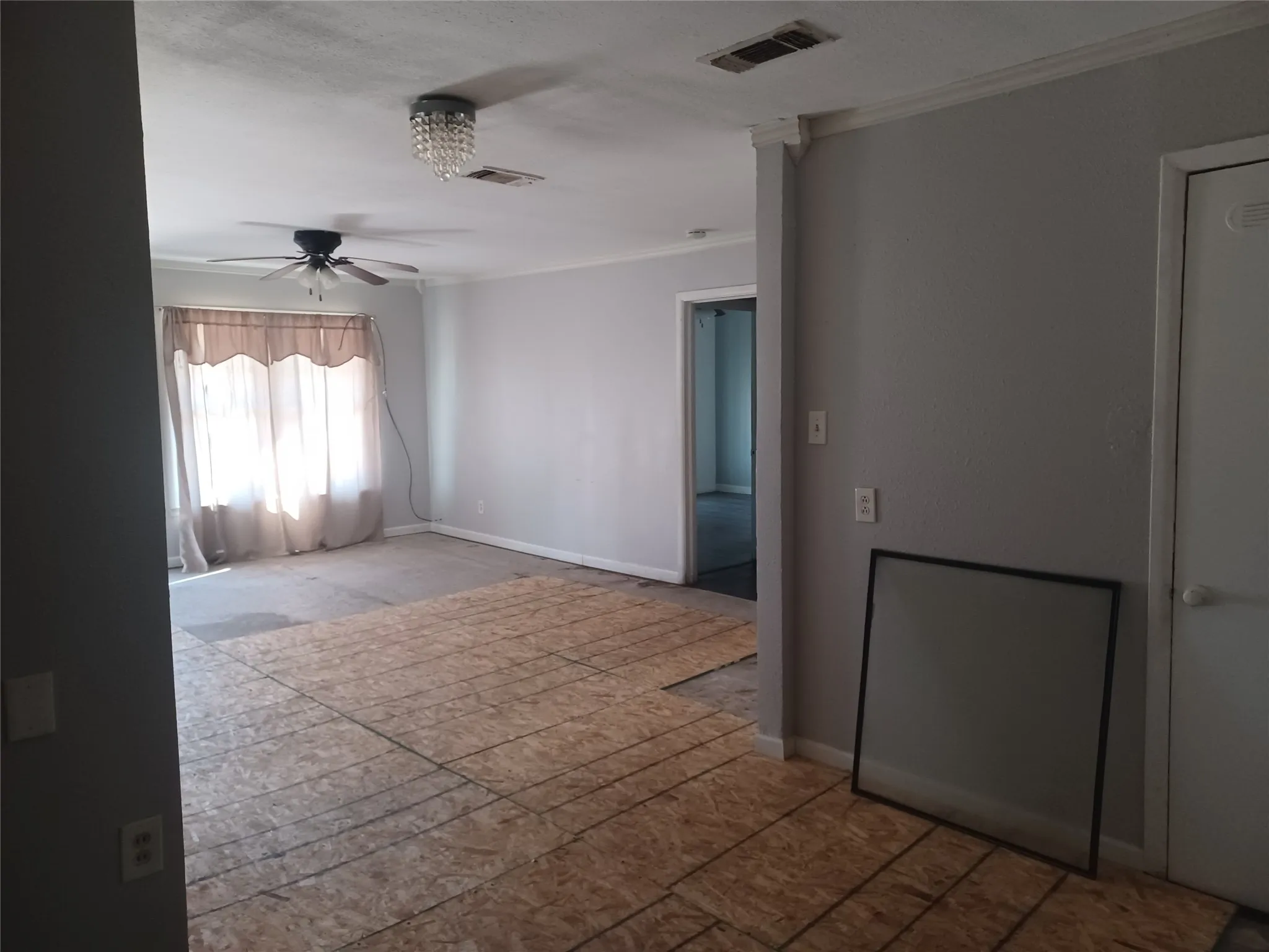 Single Family Residence For Sale in Tarrant County , 3858 Donalee Street, Fort Worth, Texas 76119, 3 Bedroom, 1 Bathroom, 1 Garage spaces, 1,040 Sqft, built in 1952, Preowned, mls#21172455, Real Estate Agent in Fort Worth, Homes For Sale in Tarrant county, Homes For Sale in Fort Worth, Realtor in Fort Worth Texas, Real Estate Brokerage Independent Realty Texas, Luminita Cordes Realtor
