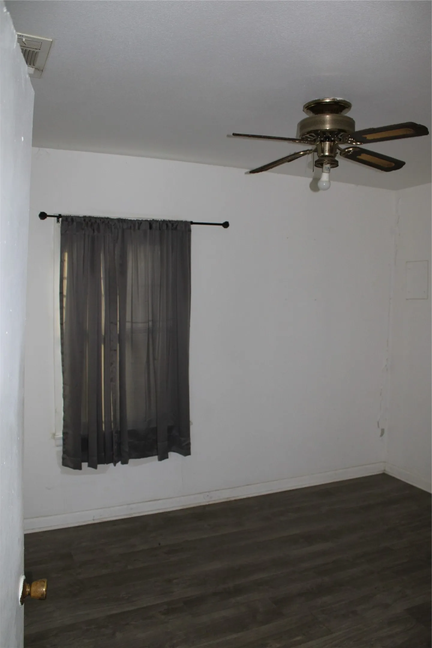Single Family Residence For Sale in Tarrant County , 3858 Donalee Street, Fort Worth, Texas 76119, 3 Bedroom, 1 Bathroom, 1 Garage spaces, 1,040 Sqft, built in 1952, Preowned, mls#21172455, Real Estate Agent in Fort Worth, Homes For Sale in Tarrant county, Homes For Sale in Fort Worth, Realtor in Fort Worth Texas, Real Estate Brokerage Independent Realty Texas, Luminita Cordes Realtor