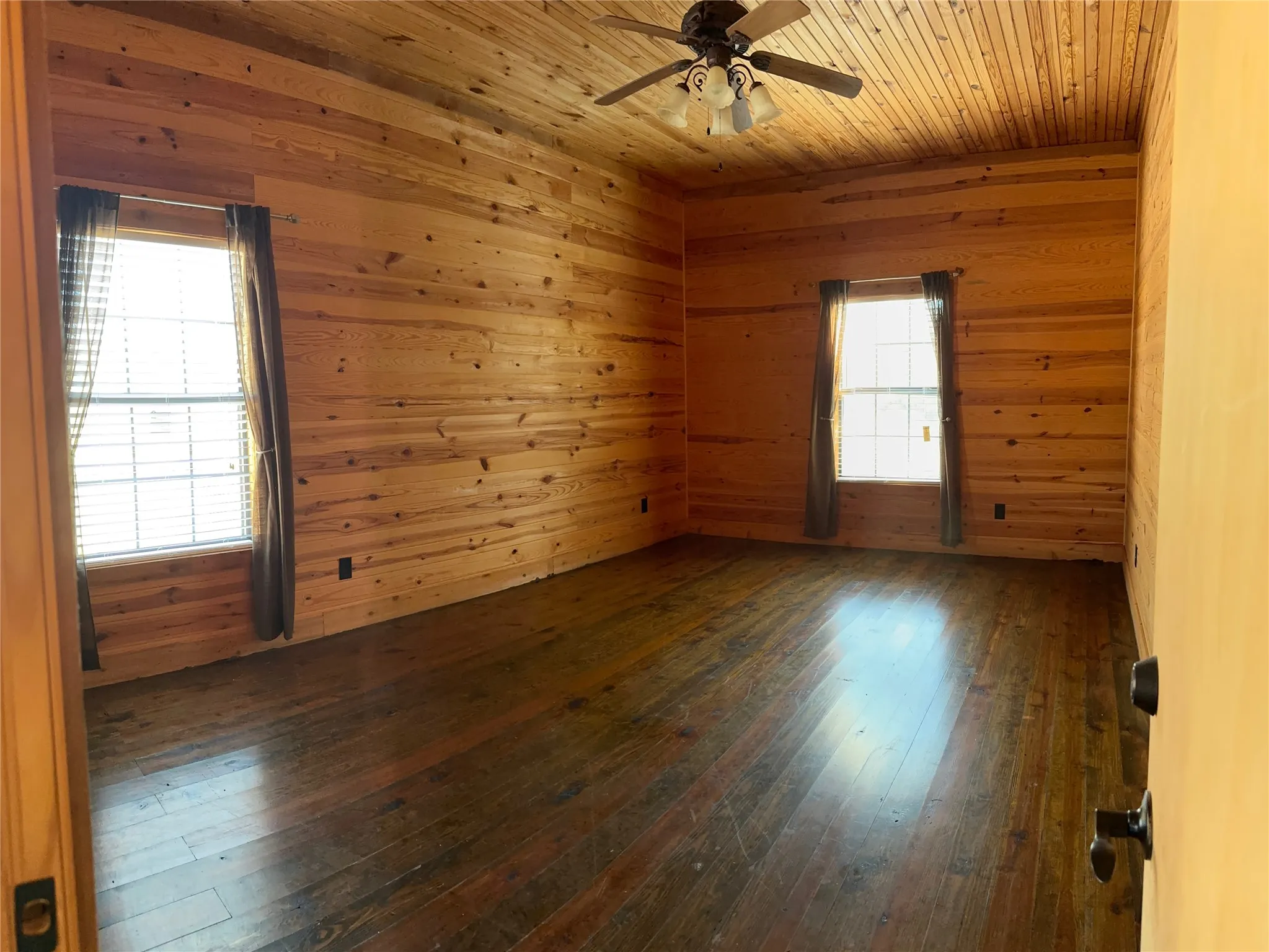 Single Family Residence For Sale in Navarro County , 14053 SE CR 4112, Kerens, Texas 75144, 2 Bedroom, 1 Bathroom, Garage spaces, 896 Sqft, built in 2010, mls#21174092, Real Estate Agent in Kerens, Homes For Sale in Navarro county, Homes For Sale in Kerens, Realtor in Kerens Texas, Real Estate Brokerage Independent Realty Texas, Luminita Cordes Realtor