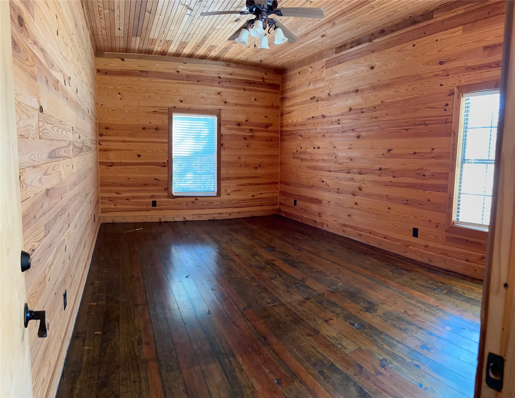 Single Family Residence For Sale in Navarro County , 14053 SE CR 4112, Kerens, Texas 75144, 2 Bedroom, 1 Bathroom, Garage spaces, 896 Sqft, built in 2010, mls#21174092, Real Estate Agent in Kerens, Homes For Sale in Navarro county, Homes For Sale in Kerens, Realtor in Kerens Texas, Real Estate Brokerage Independent Realty Texas, Luminita Cordes Realtor