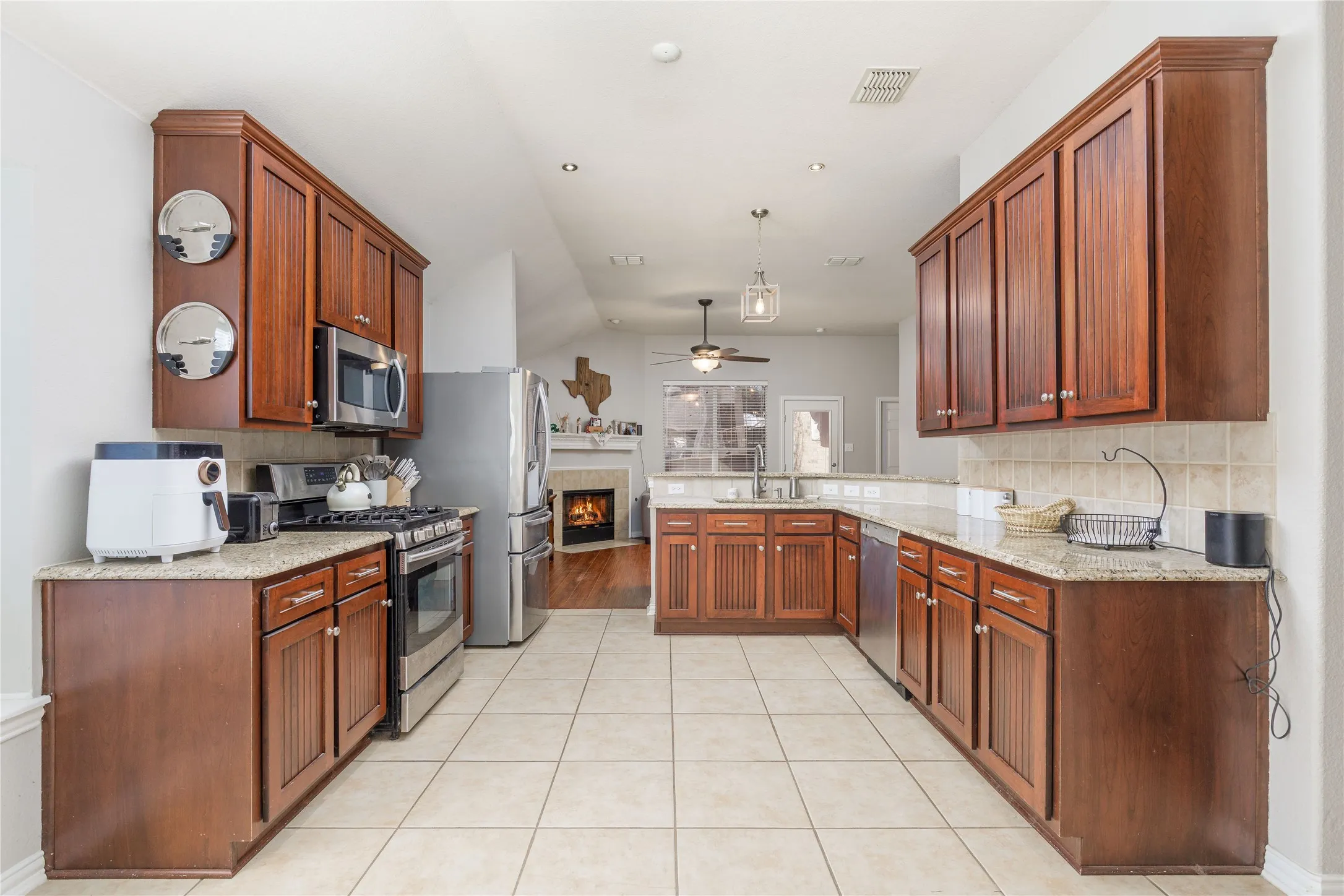 Single Family Residence For Sale in Collin County , 2408 Geneva Lane, Mc Kinney, Texas 75072, 4 Bedroom, 2 Bathroom, 2 Garage spaces, 1,910 Sqft, built in 2005, mls#21161201, Real Estate Agent in Mc Kinney, Homes For Sale in Collin county, Homes For Sale in Mc Kinney, Realtor in Mc Kinney Texas, Real Estate Brokerage Independent Realty Texas, Luminita Cordes Realtor