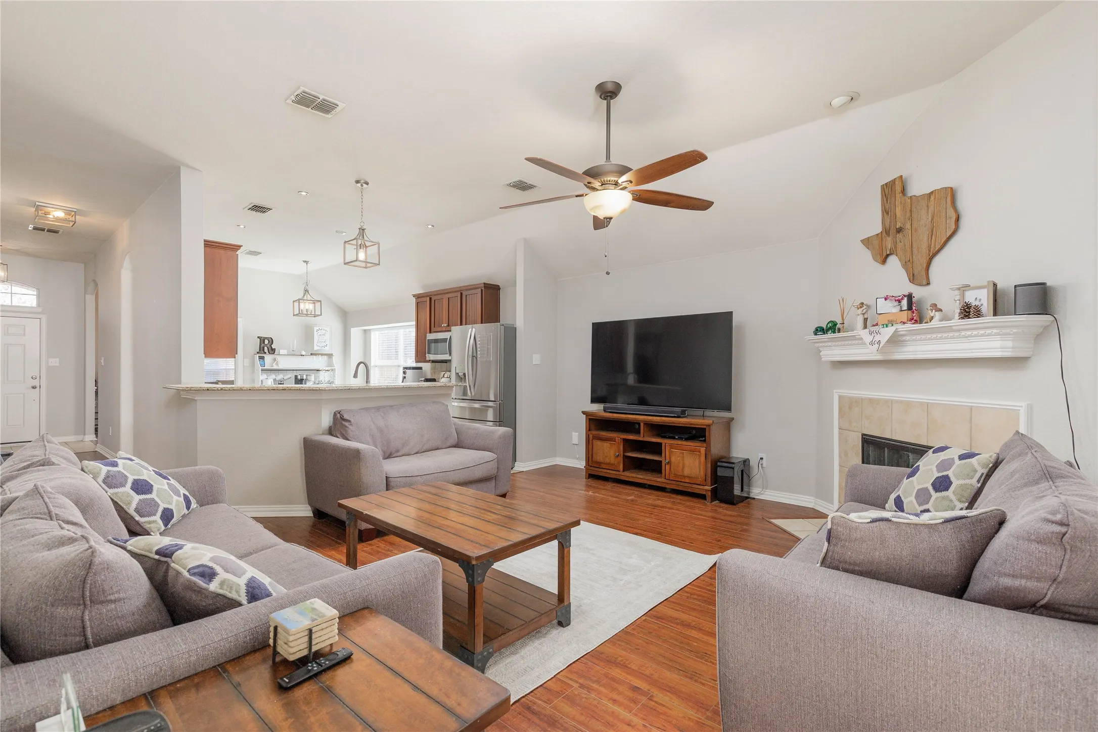 Single Family Residence For Sale in Collin County , 2408 Geneva Lane, Mc Kinney, Texas 75072, 4 Bedroom, 2 Bathroom, 2 Garage spaces, 1,910 Sqft, built in 2005, mls#21161201, Real Estate Agent in Mc Kinney, Homes For Sale in Collin county, Homes For Sale in Mc Kinney, Realtor in Mc Kinney Texas, Real Estate Brokerage Independent Realty Texas, Luminita Cordes Realtor