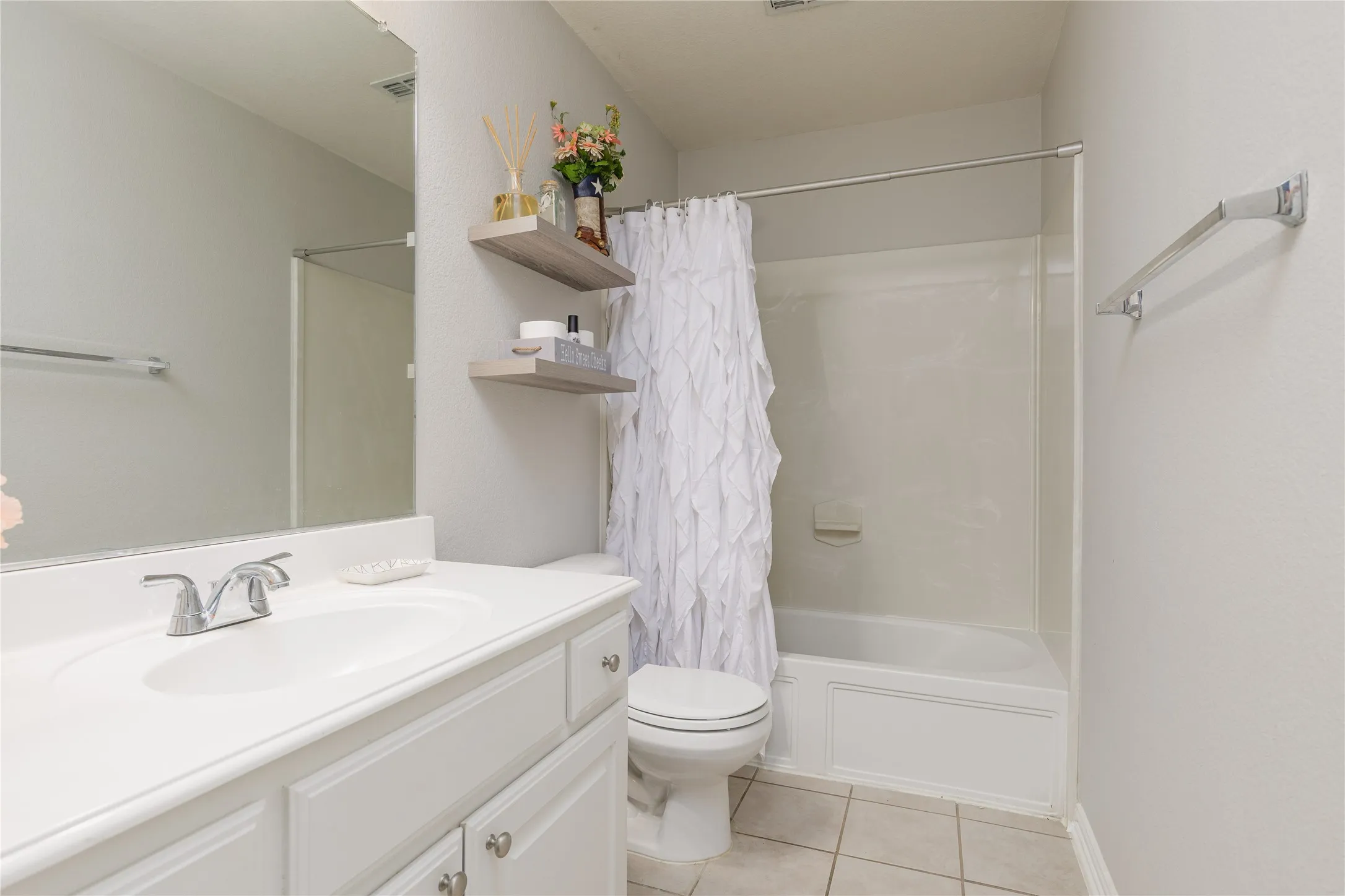 Single Family Residence For Sale in Collin County , 2408 Geneva Lane, Mc Kinney, Texas 75072, 4 Bedroom, 2 Bathroom, 2 Garage spaces, 1,910 Sqft, built in 2005, mls#21161201, Real Estate Agent in Mc Kinney, Homes For Sale in Collin county, Homes For Sale in Mc Kinney, Realtor in Mc Kinney Texas, Real Estate Brokerage Independent Realty Texas, Luminita Cordes Realtor
