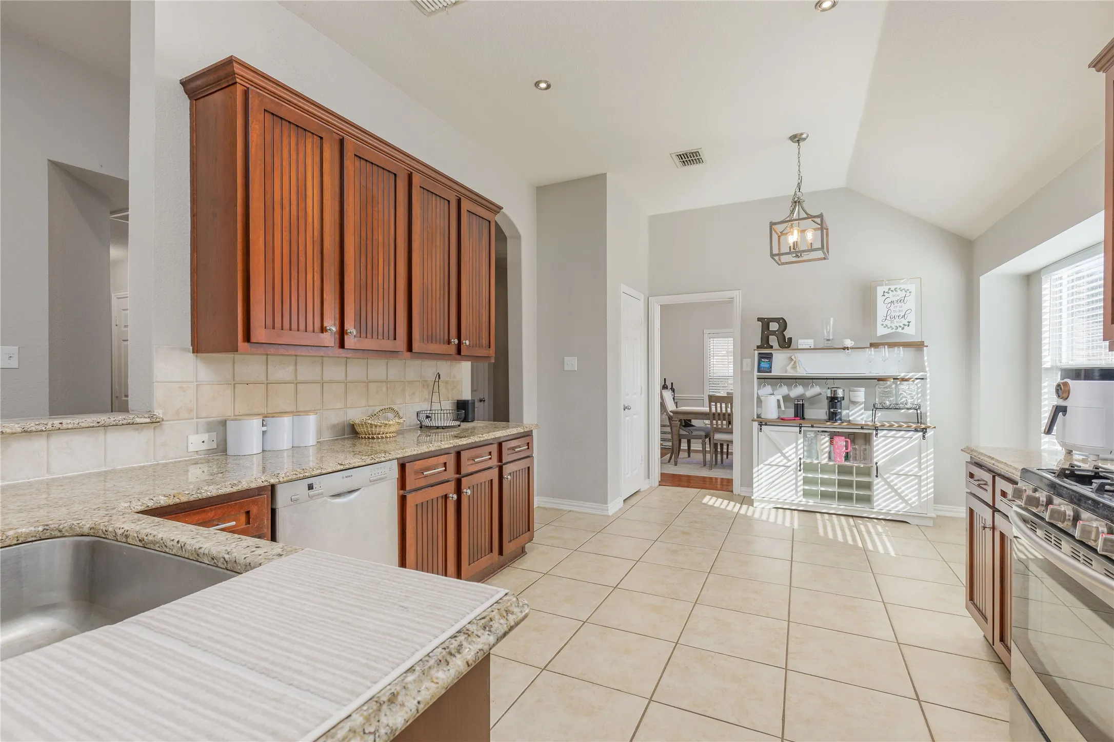 Single Family Residence For Sale in Collin County , 2408 Geneva Lane, Mc Kinney, Texas 75072, 4 Bedroom, 2 Bathroom, 2 Garage spaces, 1,910 Sqft, built in 2005, mls#21161201, Real Estate Agent in Mc Kinney, Homes For Sale in Collin county, Homes For Sale in Mc Kinney, Realtor in Mc Kinney Texas, Real Estate Brokerage Independent Realty Texas, Luminita Cordes Realtor