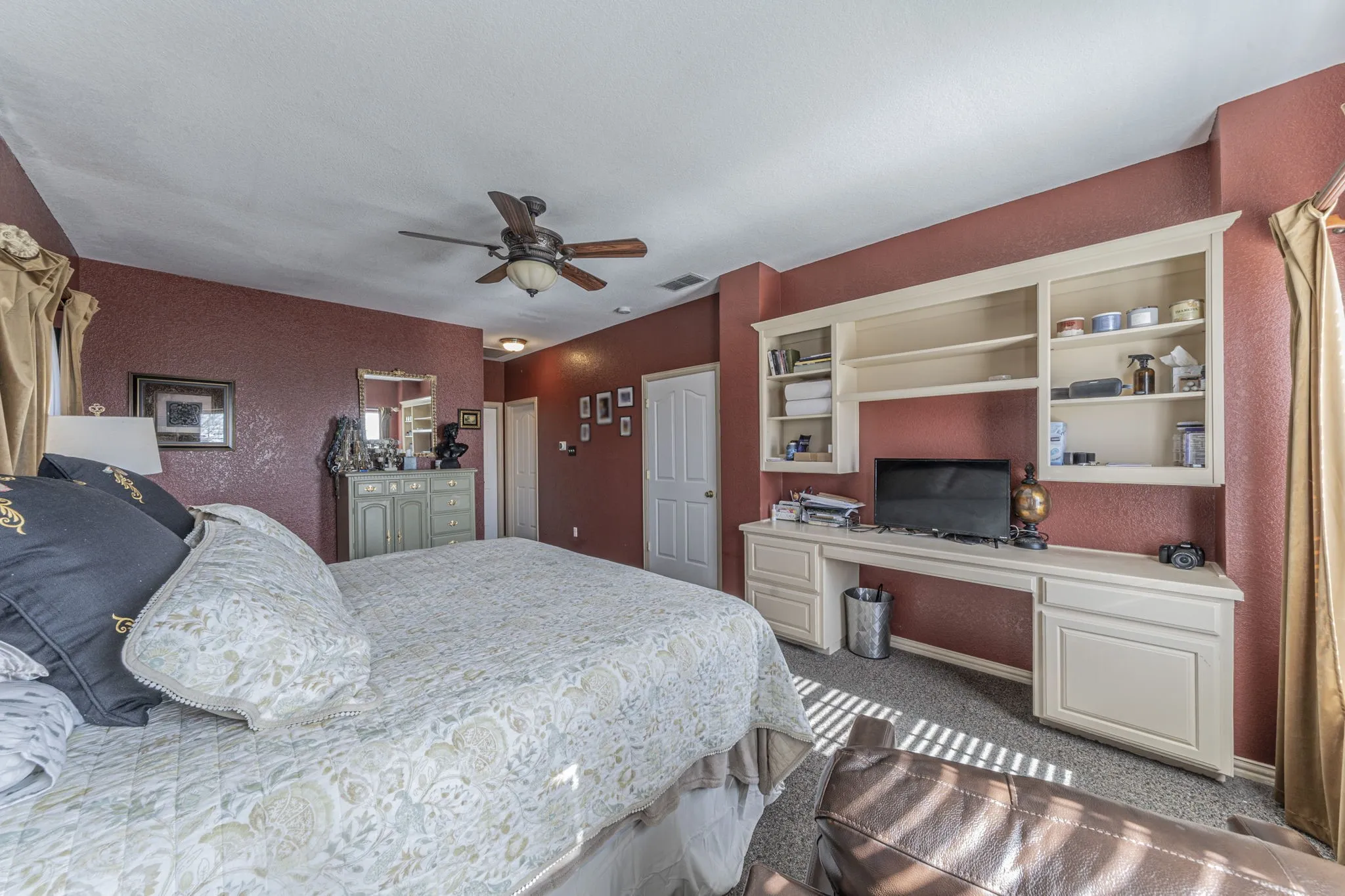 Farm For Sale in Johnson County , 6438 FM 4, Cleburne, Texas 76044, 4 Bedrooms, 3 Bathrooms, 2 Garage spaces, 2,630 Sqft, built in 2000, Price $677,500, mls#21173582, Real Estate Agent in Cleburne, Homes For Sale in Johnson county, Homes For Sale in Cleburne, Realtor in Cleburne Texas, Real Estate Brokerage Independent Realty Texas, Luminita Cordes Realtor