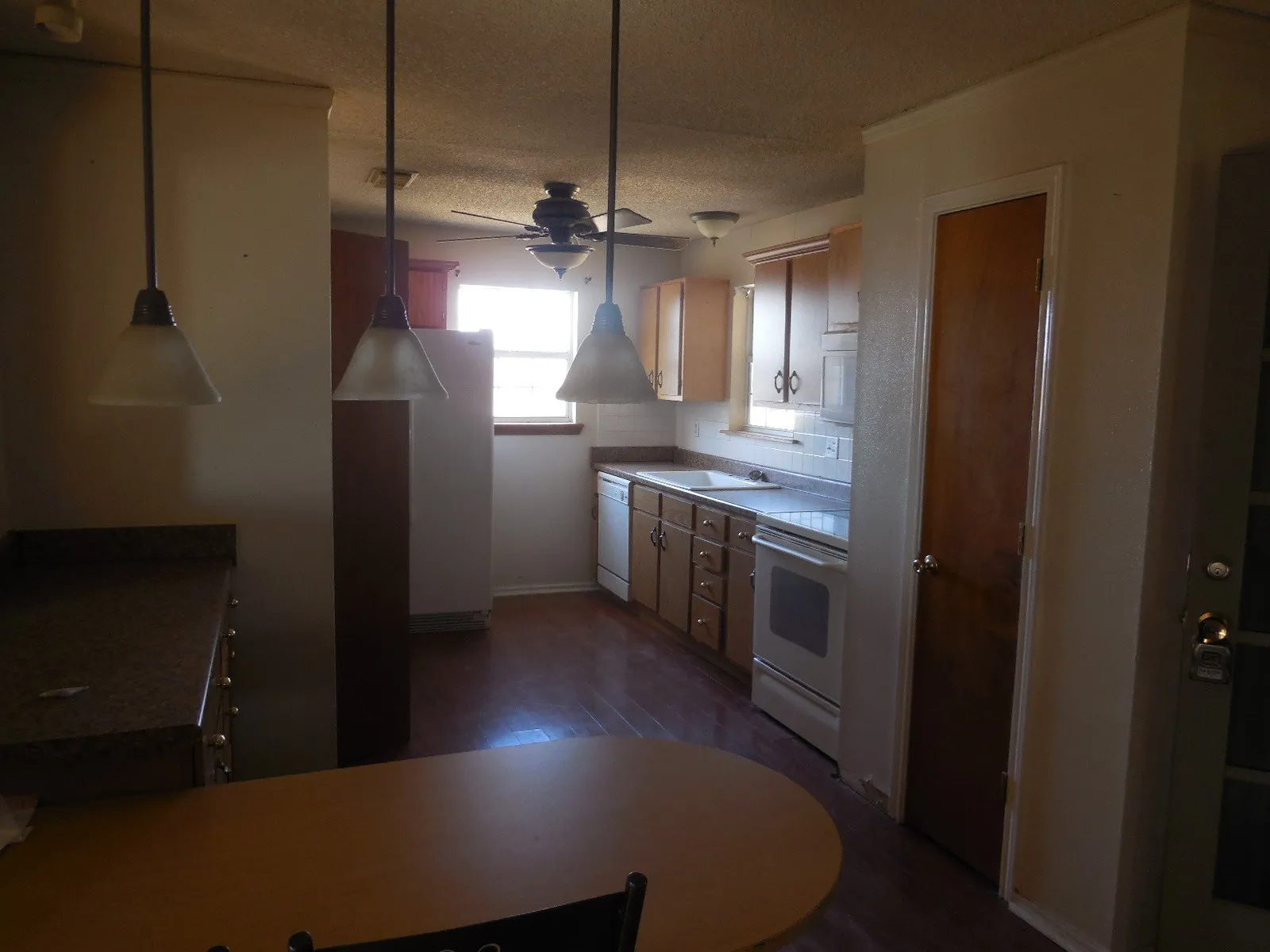 Single Family Residence For Sale in Eastland County , 6008 Interstate 20, Ranger, Texas 76470, 3 Bedroom, 2 Bathroom, Garage spaces, 1,432 Sqft, built in 1996, mls#21174389, Real Estate Agent in Ranger, Homes For Sale in Eastland county, Homes For Sale in Ranger, Realtor in Ranger Texas, Real Estate Brokerage Independent Realty Texas, Luminita Cordes Realtor