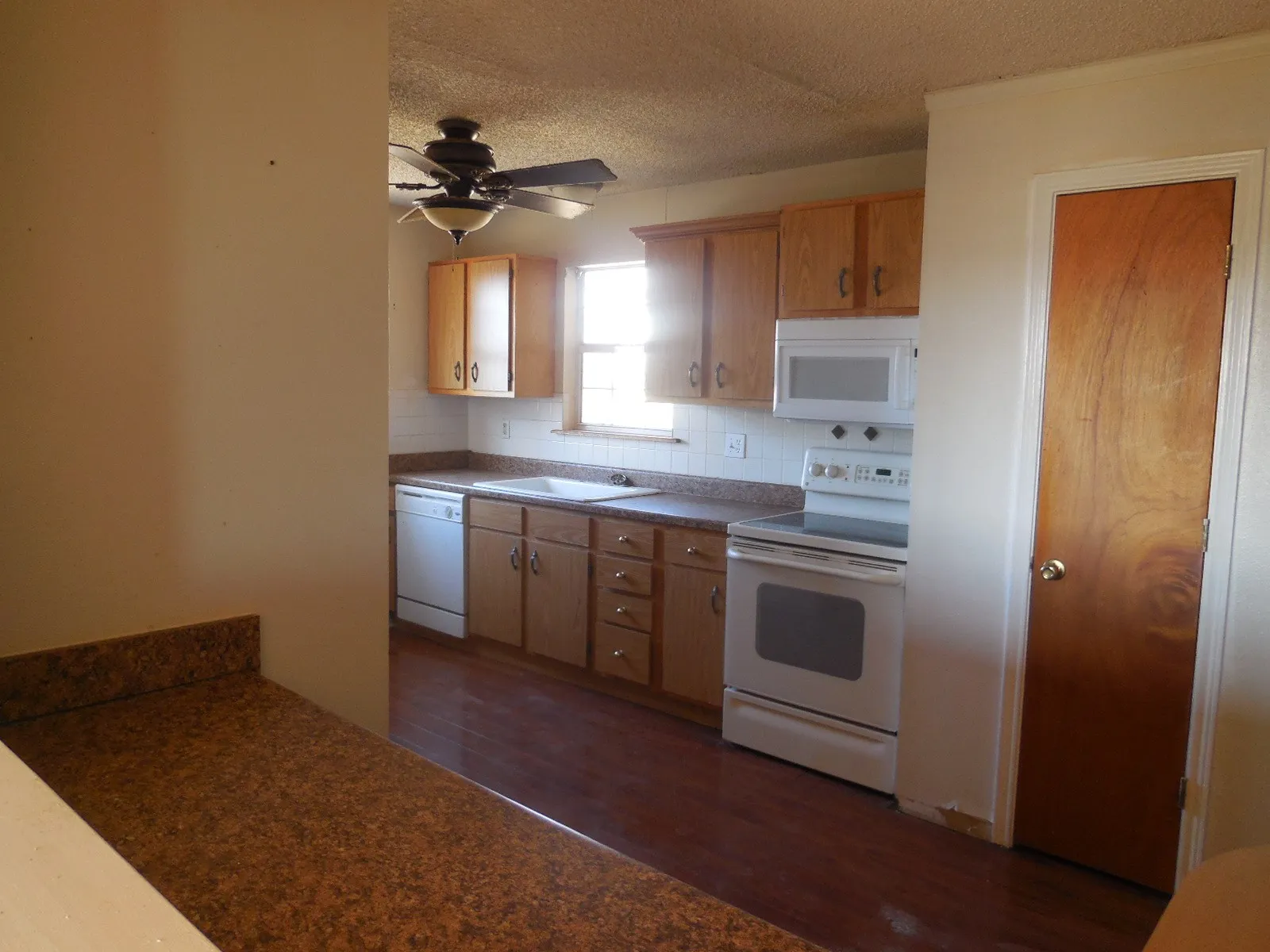 Single Family Residence For Sale in Eastland County , 6008 Interstate 20, Ranger, Texas 76470, 3 Bedroom, 2 Bathroom, Garage spaces, 1,432 Sqft, built in 1996, mls#21174389, Real Estate Agent in Ranger, Homes For Sale in Eastland county, Homes For Sale in Ranger, Realtor in Ranger Texas, Real Estate Brokerage Independent Realty Texas, Luminita Cordes Realtor