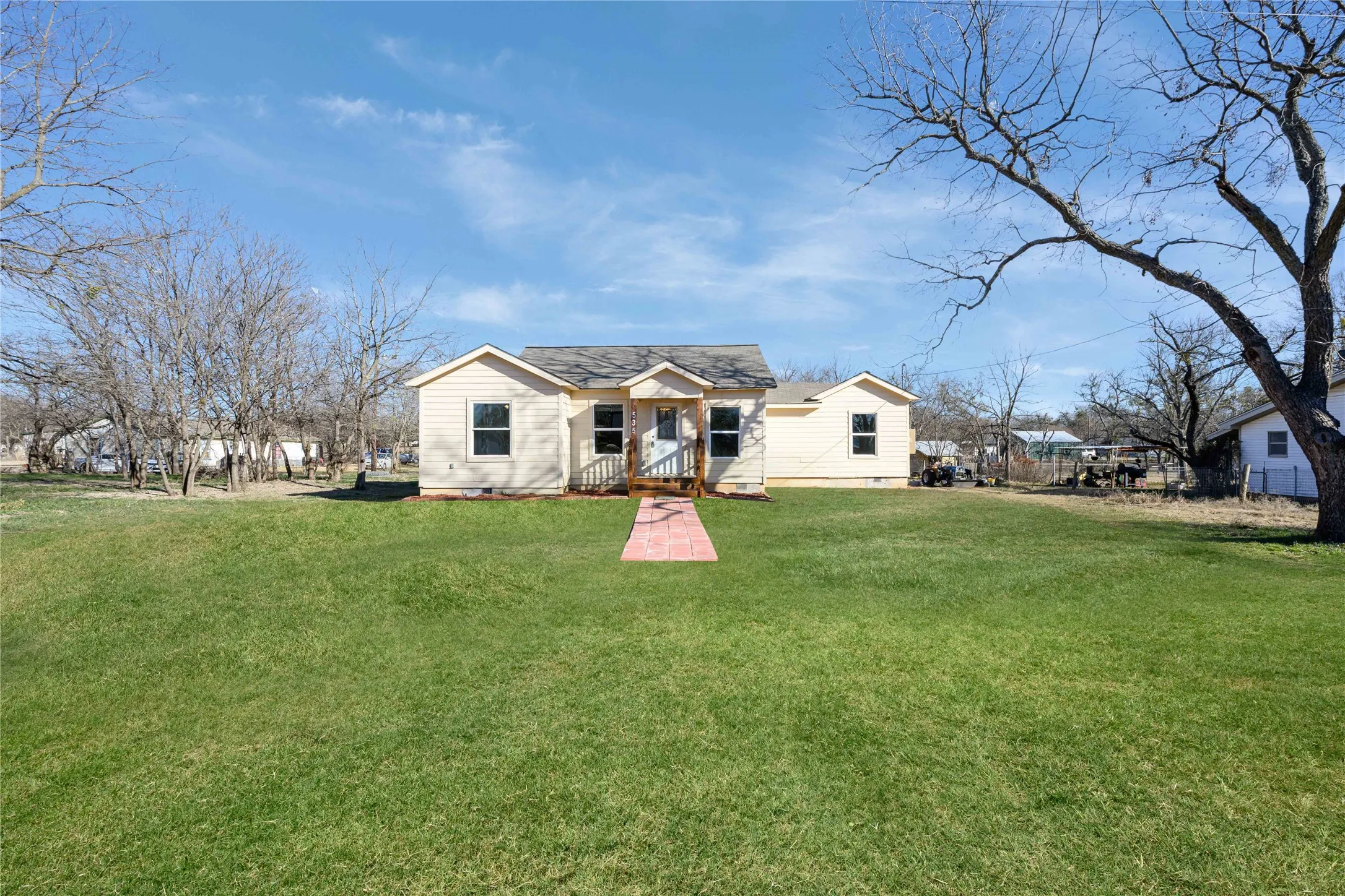 Single Family Residence For Sale in Erath County , 535 Hurt, Dublin, Texas 76446, 3 Bedroom, 3 Bathroom, Garage spaces, 1,449 Sqft, built in 1957, mls#21169939, Real Estate Agent in Dublin, Homes For Sale in Erath county, Homes For Sale in Dublin, Realtor in Dublin Texas, Real Estate Brokerage Independent Realty Texas, Luminita Cordes Realtor