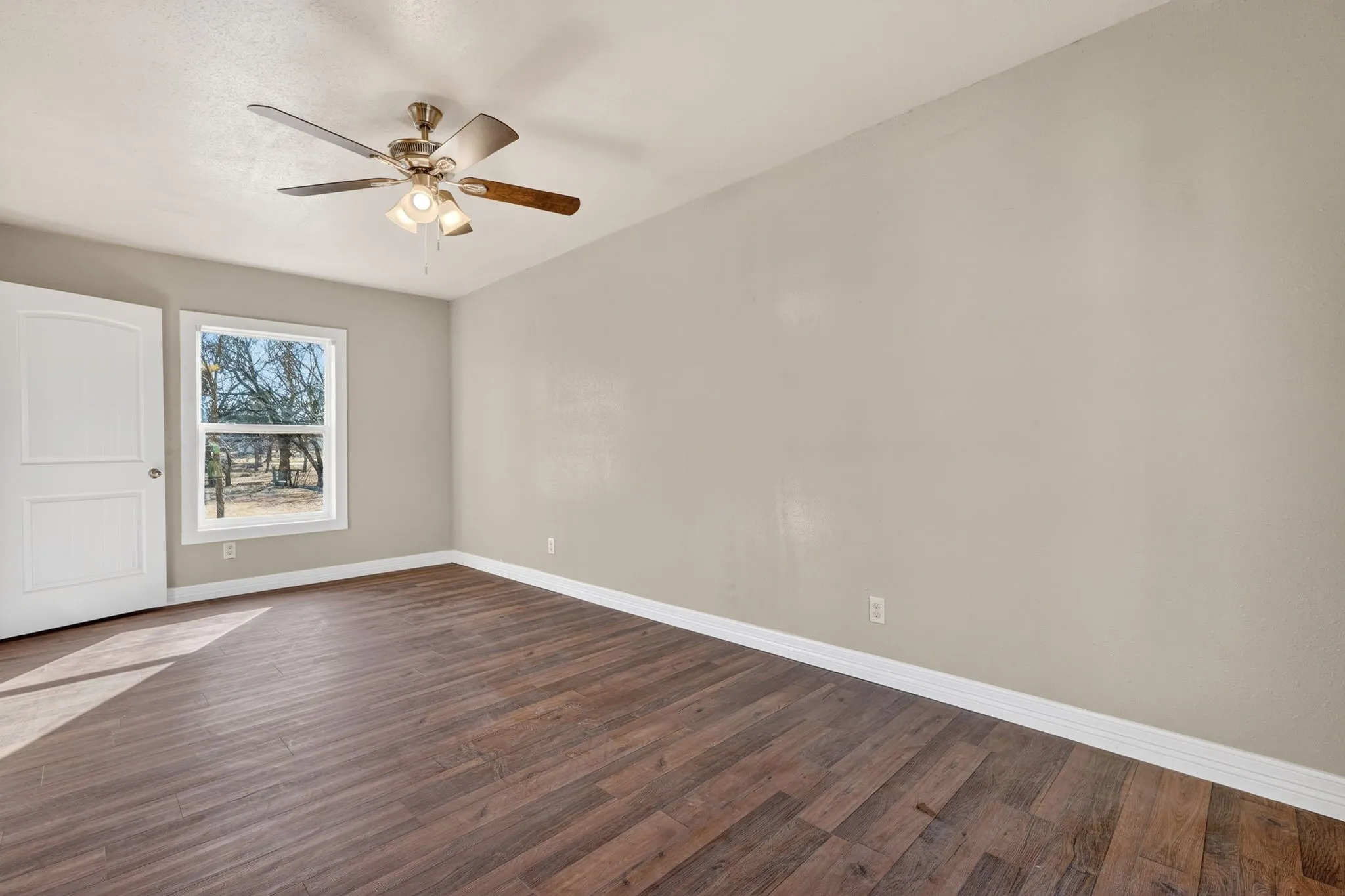 Single Family Residence For Sale in Erath County , 535 Hurt, Dublin, Texas 76446, 3 Bedroom, 3 Bathroom, Garage spaces, 1,449 Sqft, built in 1957, mls#21169939, Real Estate Agent in Dublin, Homes For Sale in Erath county, Homes For Sale in Dublin, Realtor in Dublin Texas, Real Estate Brokerage Independent Realty Texas, Luminita Cordes Realtor