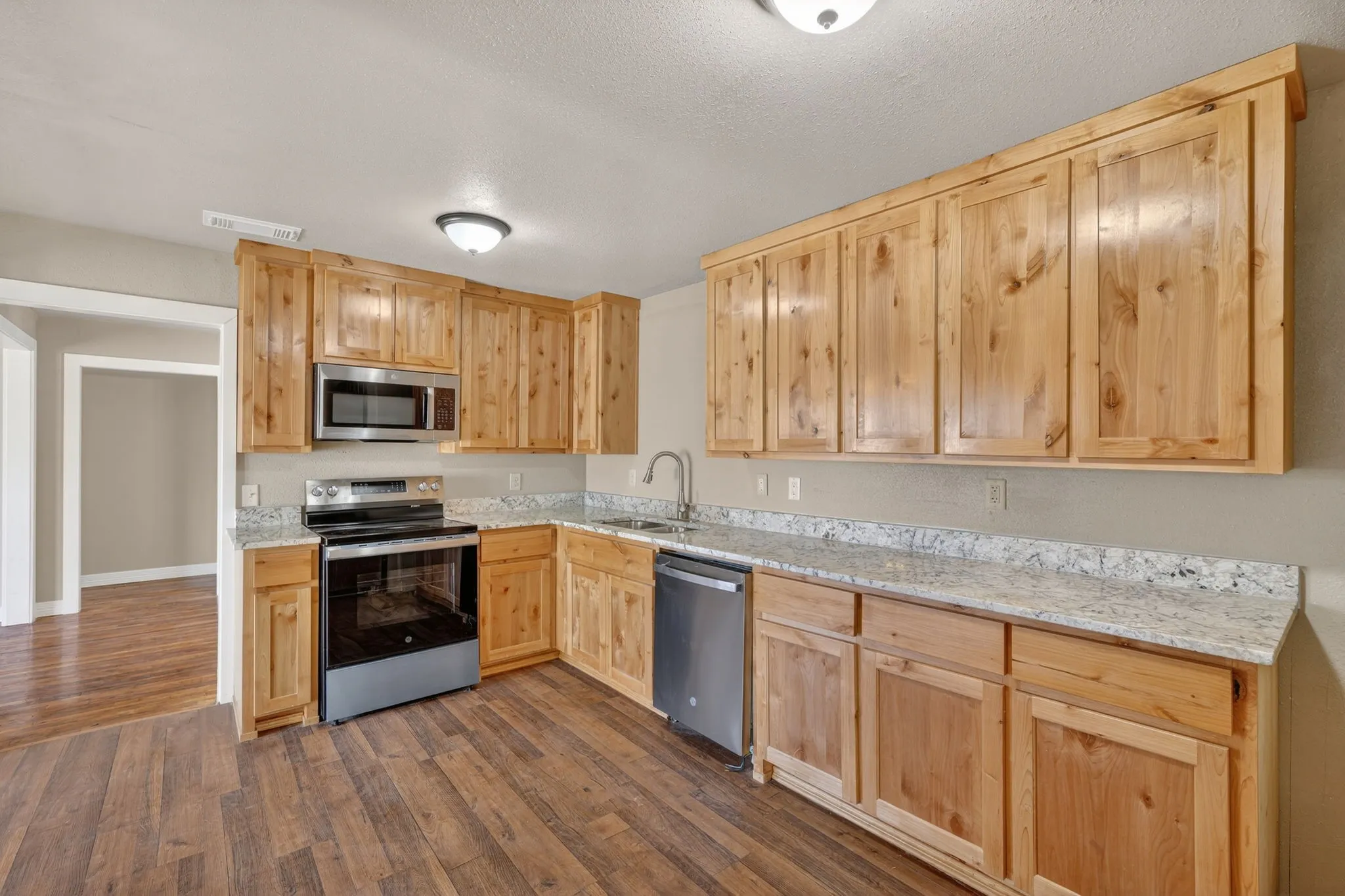 Single Family Residence For Sale in Erath County , 535 Hurt, Dublin, Texas 76446, 3 Bedroom, 3 Bathroom, Garage spaces, 1,449 Sqft, built in 1957, mls#21169939, Real Estate Agent in Dublin, Homes For Sale in Erath county, Homes For Sale in Dublin, Realtor in Dublin Texas, Real Estate Brokerage Independent Realty Texas, Luminita Cordes Realtor