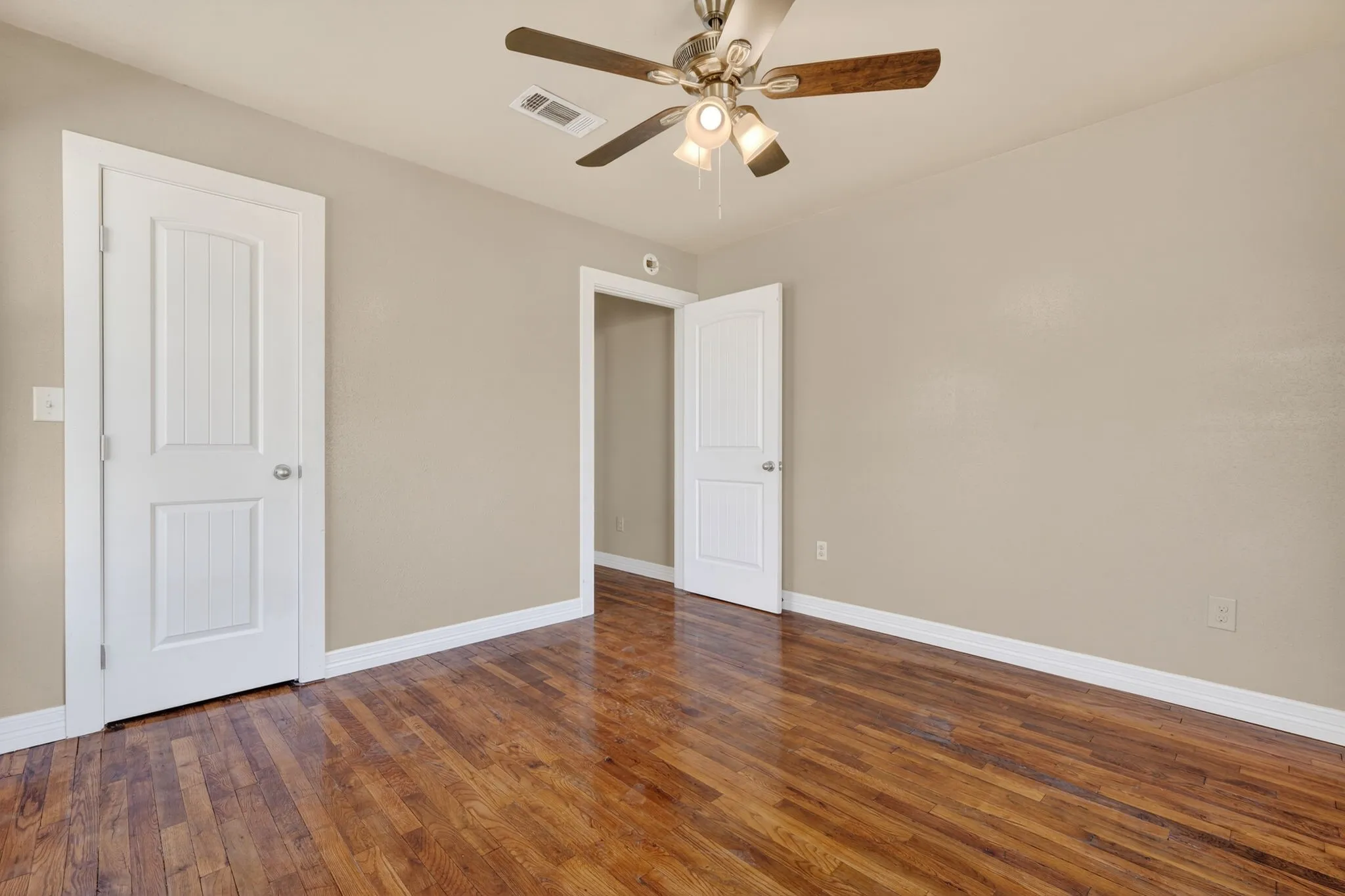 Single Family Residence For Sale in Erath County , 535 Hurt, Dublin, Texas 76446, 3 Bedroom, 3 Bathroom, Garage spaces, 1,449 Sqft, built in 1957, mls#21169939, Real Estate Agent in Dublin, Homes For Sale in Erath county, Homes For Sale in Dublin, Realtor in Dublin Texas, Real Estate Brokerage Independent Realty Texas, Luminita Cordes Realtor