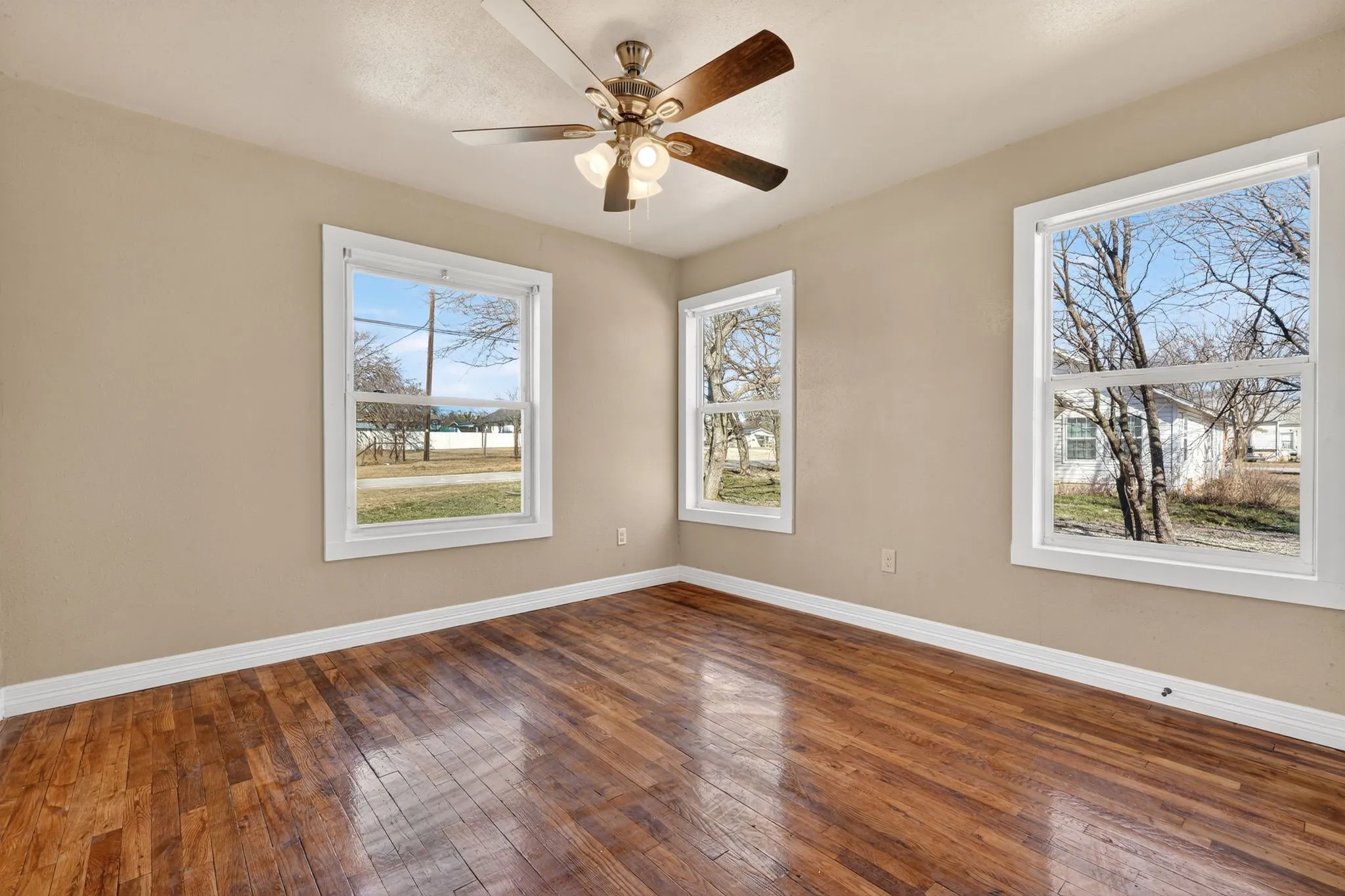 Single Family Residence For Sale in Erath County , 535 Hurt, Dublin, Texas 76446, 3 Bedroom, 3 Bathroom, Garage spaces, 1,449 Sqft, built in 1957, mls#21169939, Real Estate Agent in Dublin, Homes For Sale in Erath county, Homes For Sale in Dublin, Realtor in Dublin Texas, Real Estate Brokerage Independent Realty Texas, Luminita Cordes Realtor