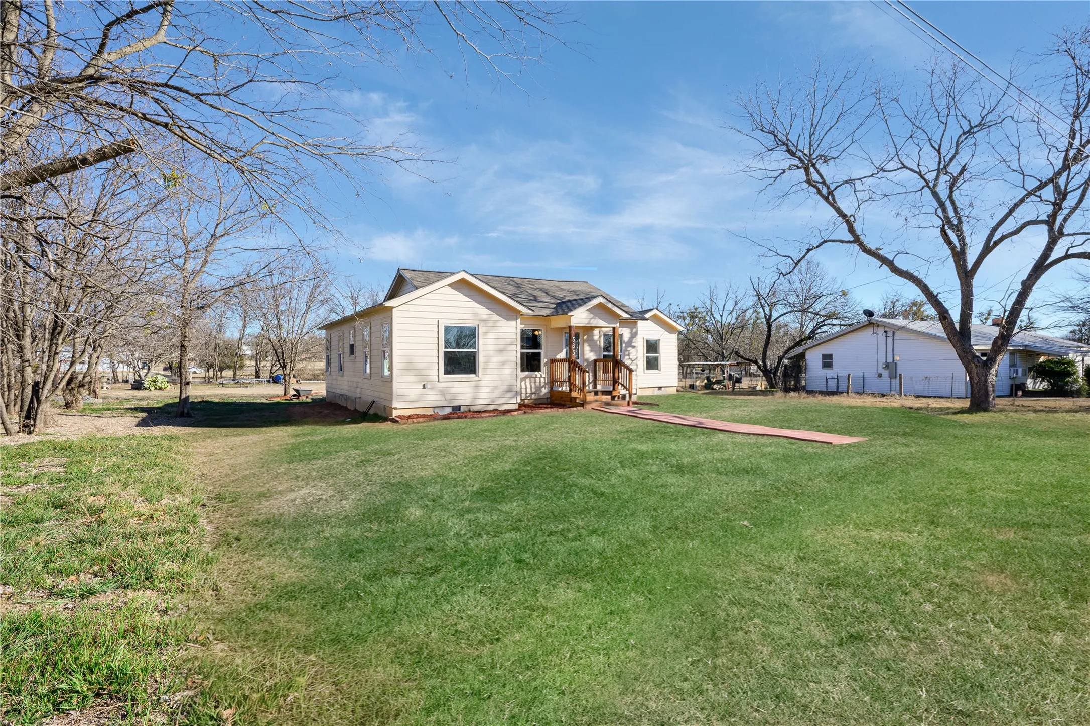 Single Family Residence For Sale in Erath County , 535 Hurt, Dublin, Texas 76446, 3 Bedroom, 3 Bathroom, Garage spaces, 1,449 Sqft, built in 1957, mls#21169939, Real Estate Agent in Dublin, Homes For Sale in Erath county, Homes For Sale in Dublin, Realtor in Dublin Texas, Real Estate Brokerage Independent Realty Texas, Luminita Cordes Realtor