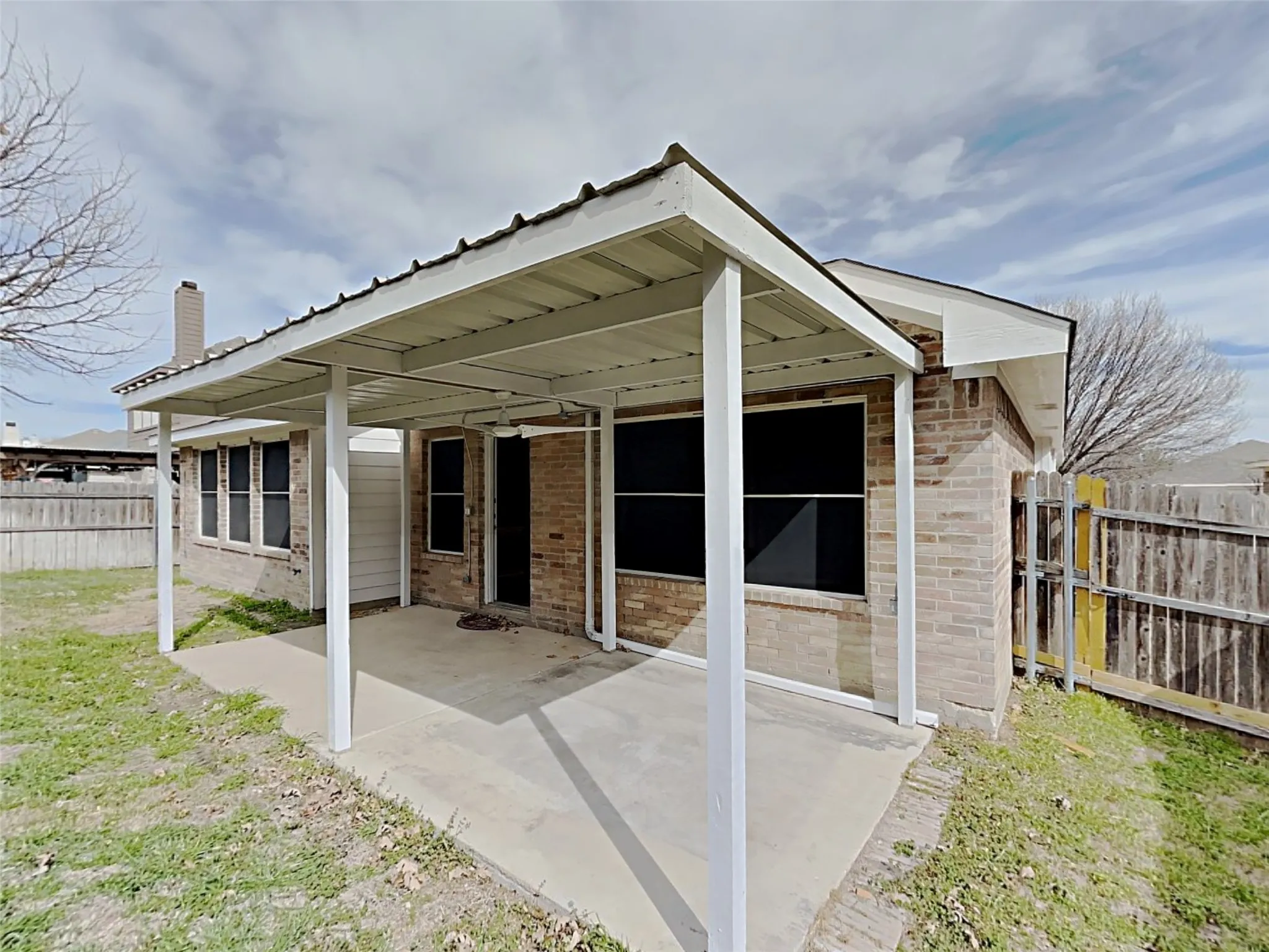 Single Family Residence For Sale in Tarrant County , 617 Oak Hollow Trail, Saginaw, Texas 76179, 3 Bedroom, 2 Bathroom, 2 Garage spaces, 1,993 Sqft, built in 2001, mls#21174471, Real Estate Agent in Saginaw, Homes For Sale in Tarrant county, Homes For Sale in Saginaw, Realtor in Saginaw Texas, Real Estate Brokerage Independent Realty Texas, Luminita Cordes Realtor