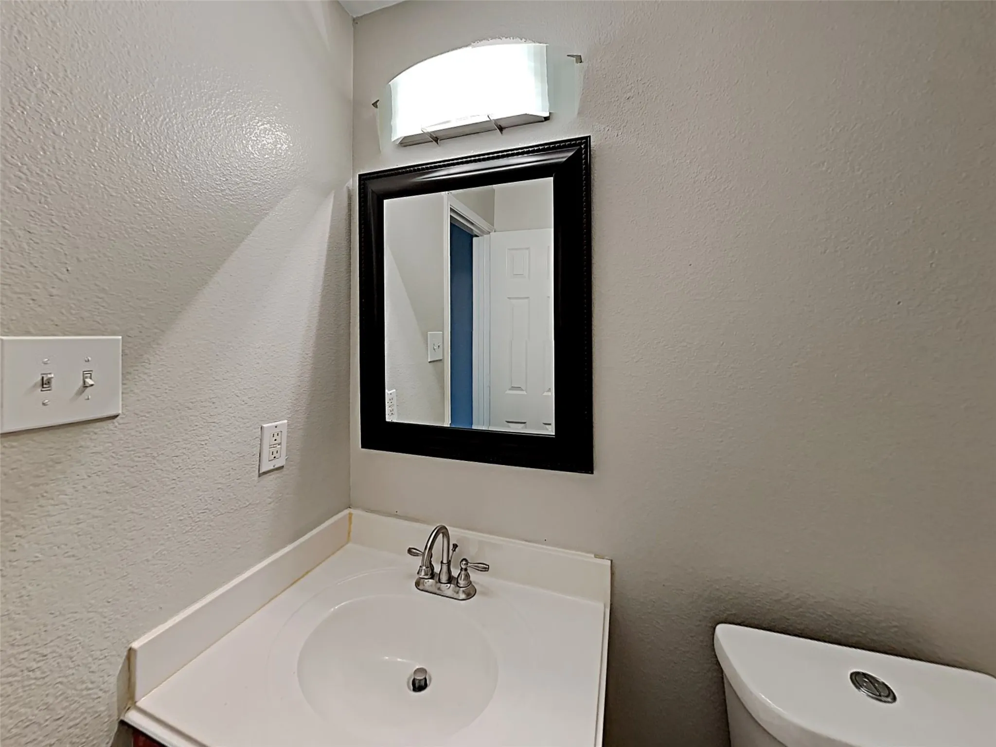 Single Family Residence For Sale in Tarrant County , 617 Oak Hollow Trail, Saginaw, Texas 76179, 3 Bedroom, 2 Bathroom, 2 Garage spaces, 1,993 Sqft, built in 2001, mls#21174471, Real Estate Agent in Saginaw, Homes For Sale in Tarrant county, Homes For Sale in Saginaw, Realtor in Saginaw Texas, Real Estate Brokerage Independent Realty Texas, Luminita Cordes Realtor
