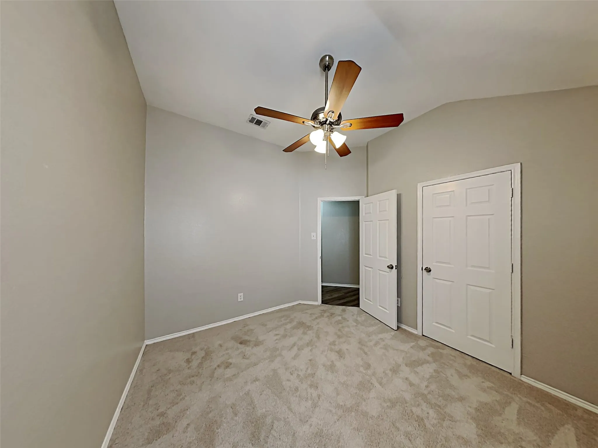 Single Family Residence For Sale in Tarrant County , 617 Oak Hollow Trail, Saginaw, Texas 76179, 3 Bedroom, 2 Bathroom, 2 Garage spaces, 1,993 Sqft, built in 2001, mls#21174471, Real Estate Agent in Saginaw, Homes For Sale in Tarrant county, Homes For Sale in Saginaw, Realtor in Saginaw Texas, Real Estate Brokerage Independent Realty Texas, Luminita Cordes Realtor