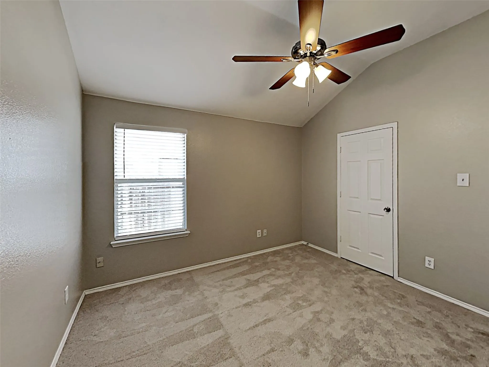 Single Family Residence For Sale in Tarrant County , 617 Oak Hollow Trail, Saginaw, Texas 76179, 3 Bedroom, 2 Bathroom, 2 Garage spaces, 1,993 Sqft, built in 2001, mls#21174471, Real Estate Agent in Saginaw, Homes For Sale in Tarrant county, Homes For Sale in Saginaw, Realtor in Saginaw Texas, Real Estate Brokerage Independent Realty Texas, Luminita Cordes Realtor