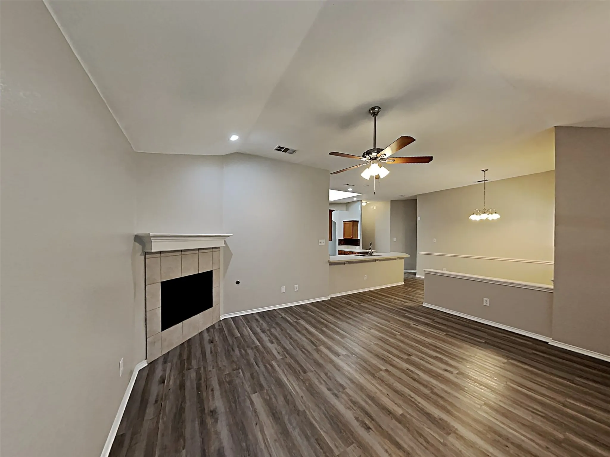 Single Family Residence For Sale in Tarrant County , 617 Oak Hollow Trail, Saginaw, Texas 76179, 3 Bedroom, 2 Bathroom, 2 Garage spaces, 1,993 Sqft, built in 2001, mls#21174471, Real Estate Agent in Saginaw, Homes For Sale in Tarrant county, Homes For Sale in Saginaw, Realtor in Saginaw Texas, Real Estate Brokerage Independent Realty Texas, Luminita Cordes Realtor
