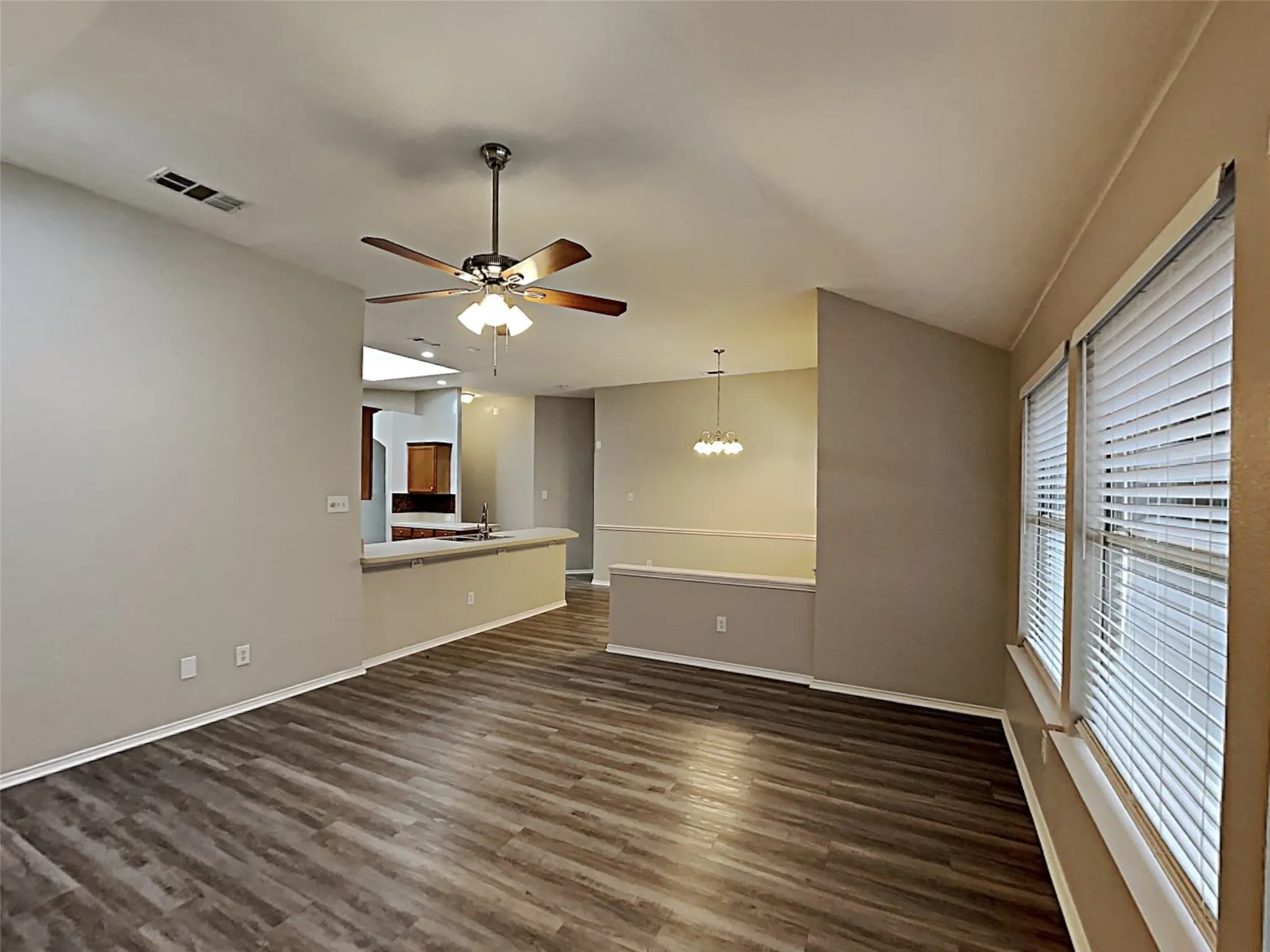 Single Family Residence For Sale in Tarrant County , 617 Oak Hollow Trail, Saginaw, Texas 76179, 3 Bedroom, 2 Bathroom, 2 Garage spaces, 1,993 Sqft, built in 2001, mls#21174471, Real Estate Agent in Saginaw, Homes For Sale in Tarrant county, Homes For Sale in Saginaw, Realtor in Saginaw Texas, Real Estate Brokerage Independent Realty Texas, Luminita Cordes Realtor