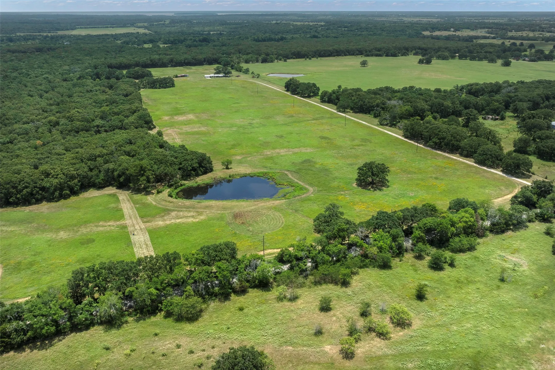Farm For Sale in Kaufman County , 9830 County Road 4028, Kemp, Texas 75143, 3 Bedroom, 3 Bathroom, 2 Garage spaces, 1,918 Sqft, built in 1900, Preowned, mls#21170816, Real Estate Agent in Kemp, Homes For Sale in Kaufman county, Homes For Sale in Kemp, Realtor in Kemp Texas, Real Estate Brokerage Independent Realty Texas, Luminita Cordes Realtor