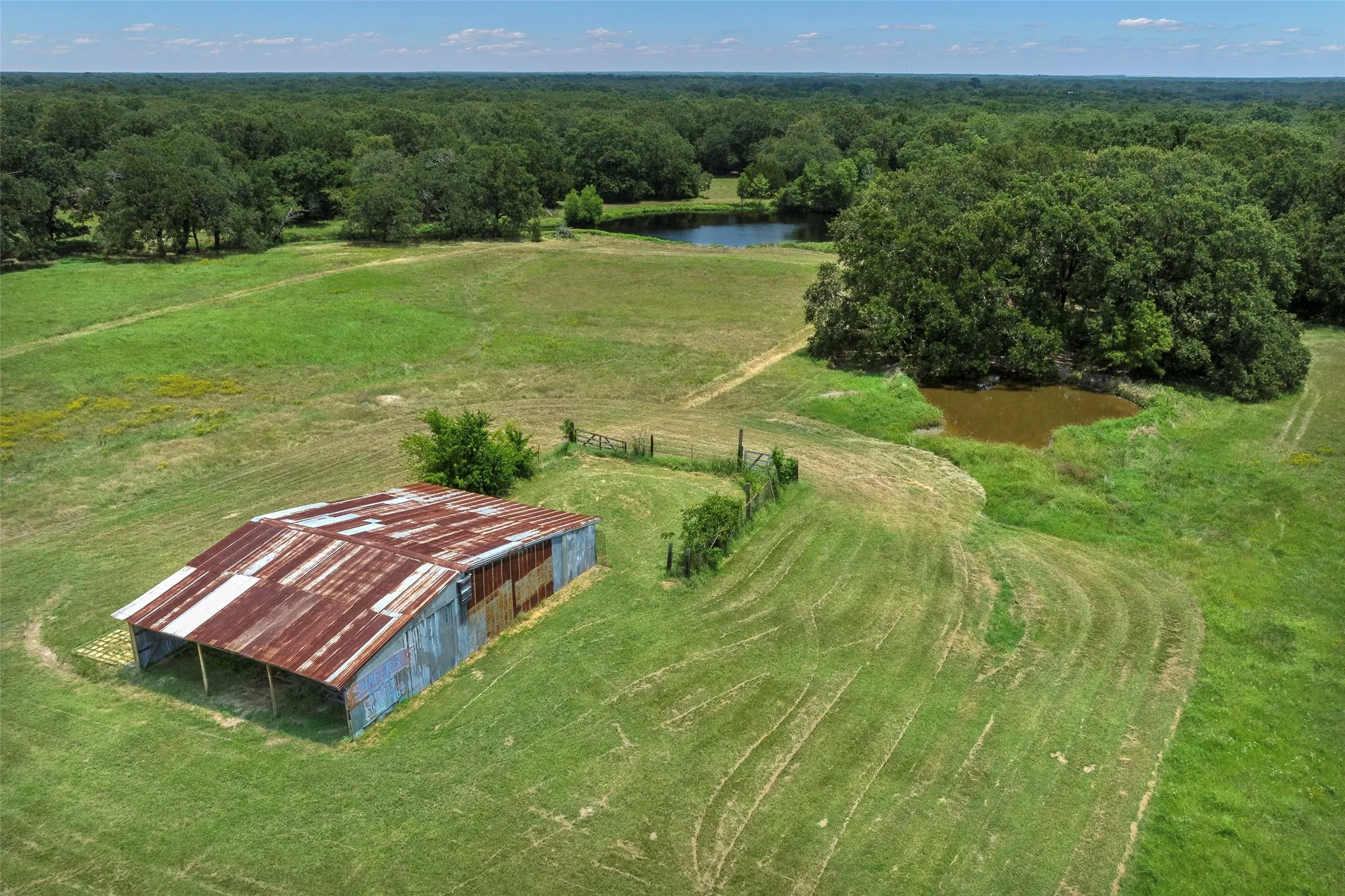 Farm For Sale in Kaufman County , 9830 County Road 4028, Kemp, Texas 75143, 3 Bedroom, 3 Bathroom, 2 Garage spaces, 1,918 Sqft, built in 1900, Preowned, mls#21170816, Real Estate Agent in Kemp, Homes For Sale in Kaufman county, Homes For Sale in Kemp, Realtor in Kemp Texas, Real Estate Brokerage Independent Realty Texas, Luminita Cordes Realtor