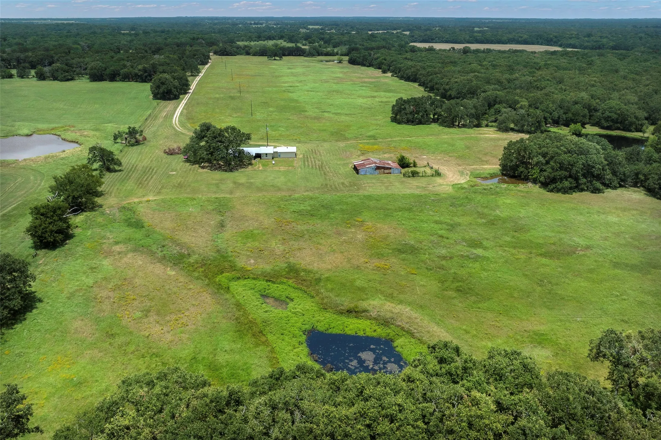 Farm For Sale in Kaufman County , 9830 County Road 4028, Kemp, Texas 75143, 3 Bedroom, 3 Bathroom, 2 Garage spaces, 1,918 Sqft, built in 1900, Preowned, mls#21170816, Real Estate Agent in Kemp, Homes For Sale in Kaufman county, Homes For Sale in Kemp, Realtor in Kemp Texas, Real Estate Brokerage Independent Realty Texas, Luminita Cordes Realtor