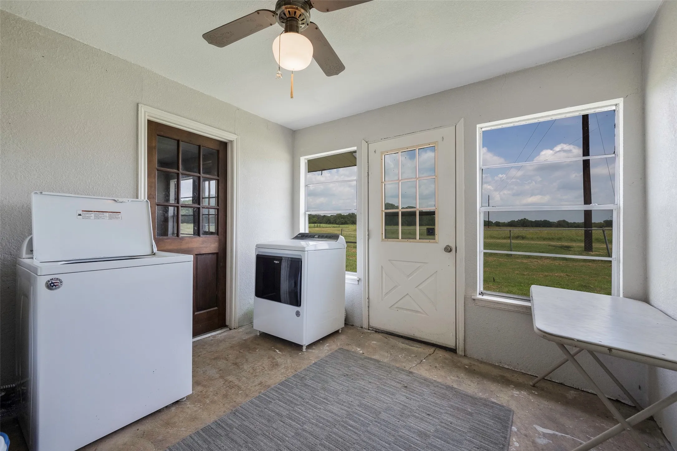 Farm For Sale in Kaufman County , 9830 County Road 4028, Kemp, Texas 75143, 3 Bedroom, 3 Bathroom, 2 Garage spaces, 1,918 Sqft, built in 1900, Preowned, mls#21170816, Real Estate Agent in Kemp, Homes For Sale in Kaufman county, Homes For Sale in Kemp, Realtor in Kemp Texas, Real Estate Brokerage Independent Realty Texas, Luminita Cordes Realtor
