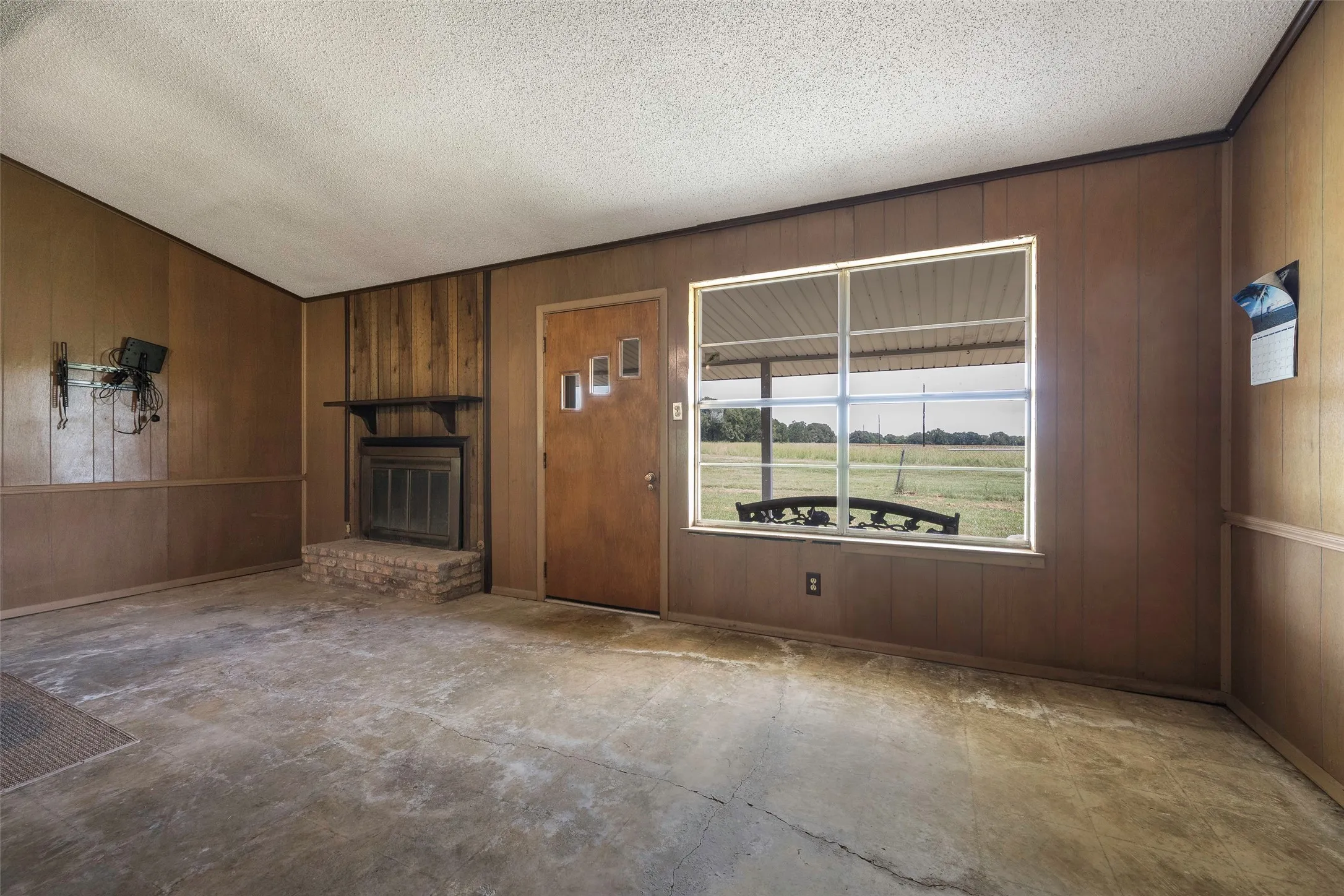 Farm For Sale in Kaufman County , 9830 County Road 4028, Kemp, Texas 75143, 3 Bedroom, 3 Bathroom, 2 Garage spaces, 1,918 Sqft, built in 1900, Preowned, mls#21170816, Real Estate Agent in Kemp, Homes For Sale in Kaufman county, Homes For Sale in Kemp, Realtor in Kemp Texas, Real Estate Brokerage Independent Realty Texas, Luminita Cordes Realtor