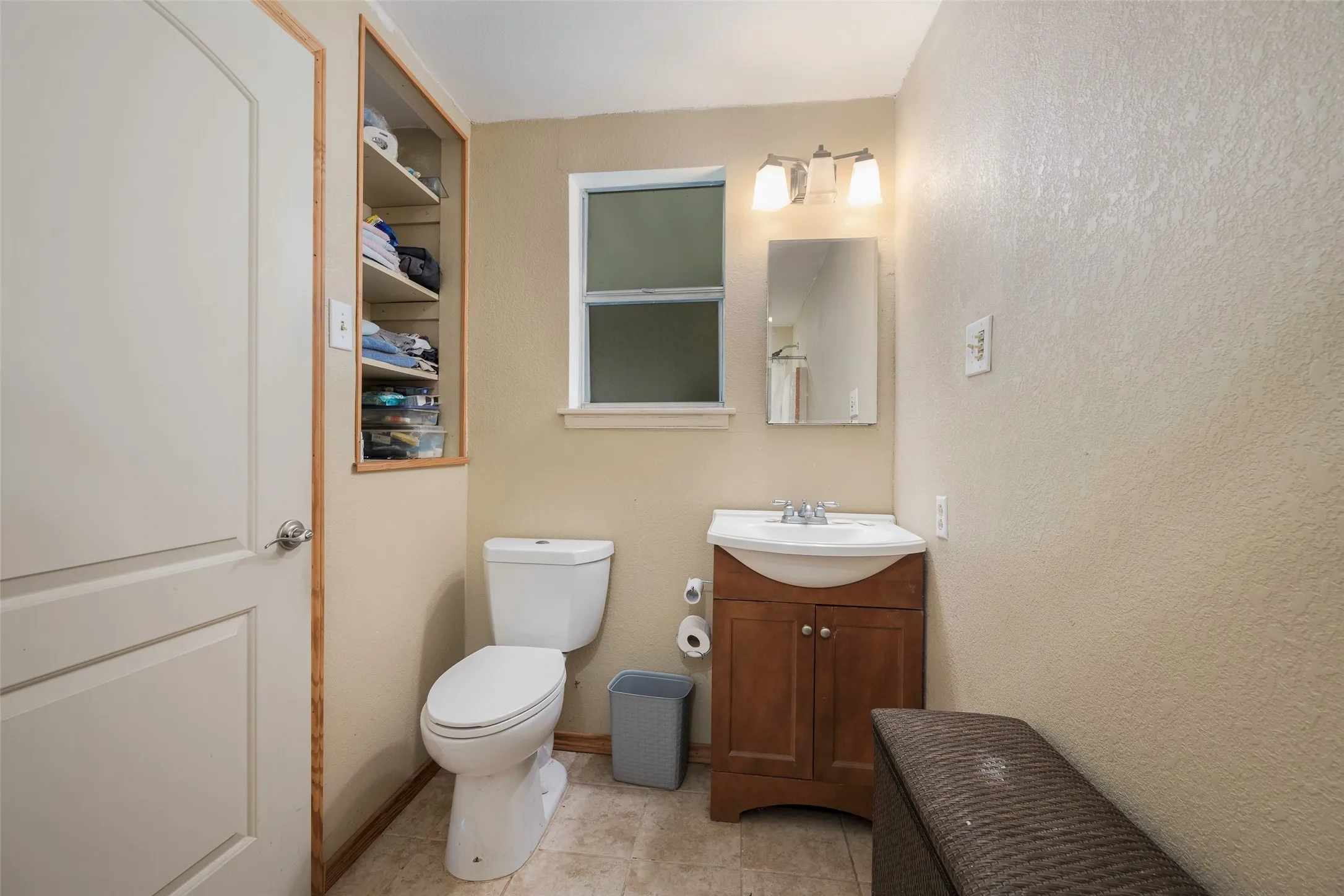 Farm For Sale in Kaufman County , 9830 County Road 4028, Kemp, Texas 75143, 3 Bedroom, 3 Bathroom, 2 Garage spaces, 1,918 Sqft, built in 1900, Preowned, mls#21170816, Real Estate Agent in Kemp, Homes For Sale in Kaufman county, Homes For Sale in Kemp, Realtor in Kemp Texas, Real Estate Brokerage Independent Realty Texas, Luminita Cordes Realtor