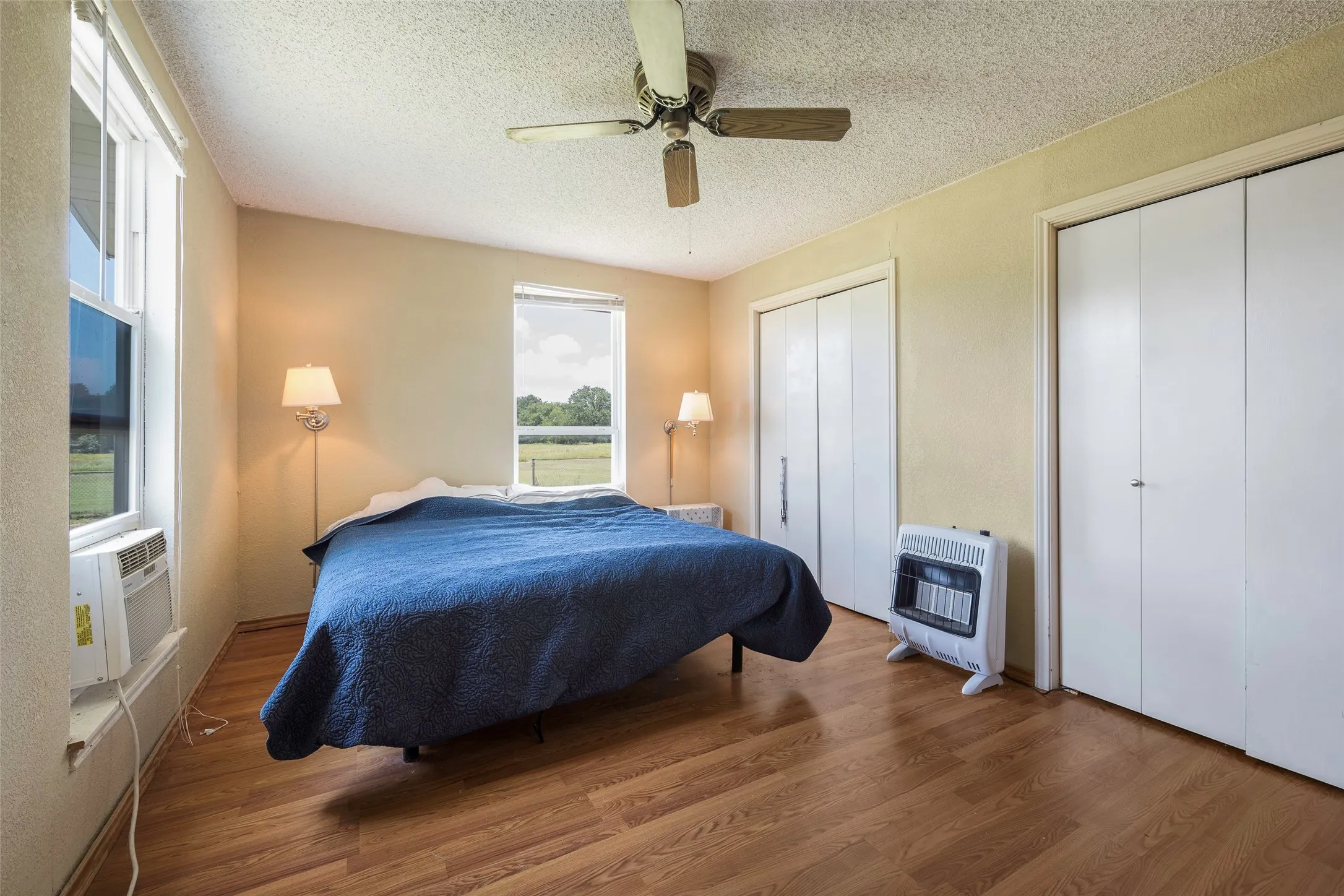 Farm For Sale in Kaufman County , 9830 County Road 4028, Kemp, Texas 75143, 3 Bedroom, 3 Bathroom, 2 Garage spaces, 1,918 Sqft, built in 1900, Preowned, mls#21170816, Real Estate Agent in Kemp, Homes For Sale in Kaufman county, Homes For Sale in Kemp, Realtor in Kemp Texas, Real Estate Brokerage Independent Realty Texas, Luminita Cordes Realtor