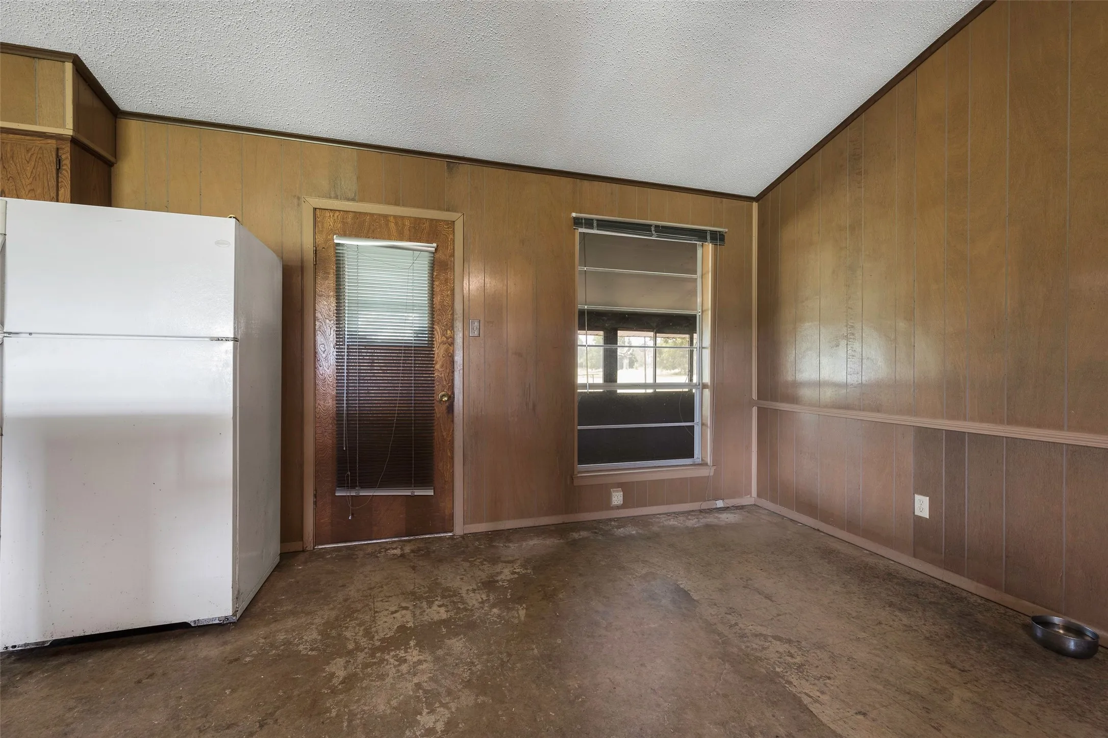 Farm For Sale in Kaufman County , 9830 County Road 4028, Kemp, Texas 75143, 3 Bedroom, 3 Bathroom, 2 Garage spaces, 1,918 Sqft, built in 1900, Preowned, mls#21170816, Real Estate Agent in Kemp, Homes For Sale in Kaufman county, Homes For Sale in Kemp, Realtor in Kemp Texas, Real Estate Brokerage Independent Realty Texas, Luminita Cordes Realtor