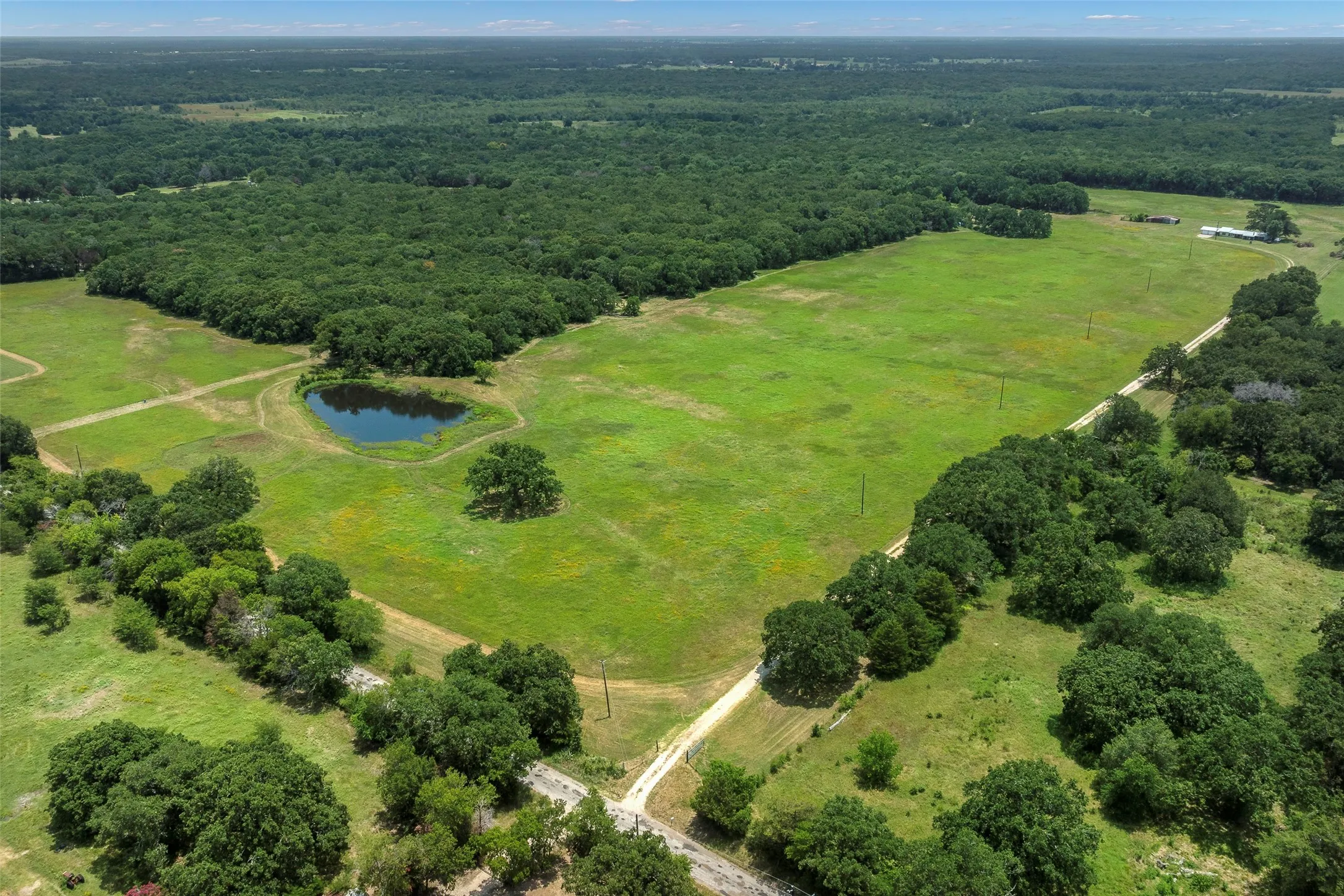 Farm For Sale in Kaufman County , 9830 County Road 4028, Kemp, Texas 75143, 3 Bedroom, 3 Bathroom, 2 Garage spaces, 1,918 Sqft, built in 1900, Preowned, mls#21170816, Real Estate Agent in Kemp, Homes For Sale in Kaufman county, Homes For Sale in Kemp, Realtor in Kemp Texas, Real Estate Brokerage Independent Realty Texas, Luminita Cordes Realtor