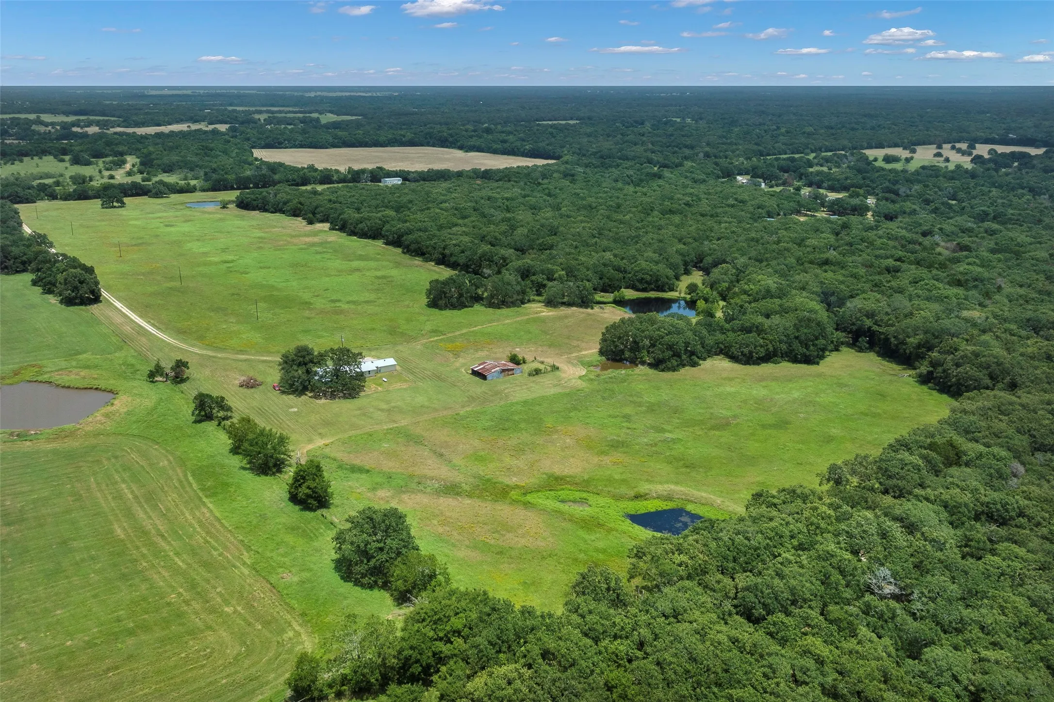 Farm For Sale in Kaufman County , 9830 County Road 4028, Kemp, Texas 75143, 3 Bedroom, 3 Bathroom, 2 Garage spaces, 1,918 Sqft, built in 1900, Preowned, mls#21170816, Real Estate Agent in Kemp, Homes For Sale in Kaufman county, Homes For Sale in Kemp, Realtor in Kemp Texas, Real Estate Brokerage Independent Realty Texas, Luminita Cordes Realtor