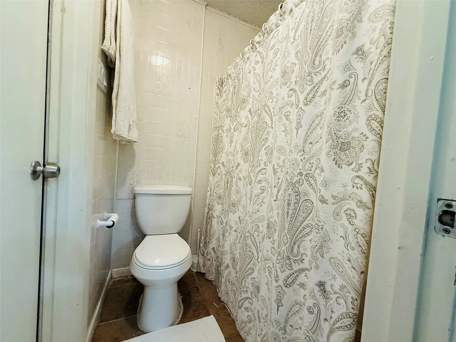 Townhouse For Sale in Dallas County , 2610 Santiago Circle, Grand Prairie, Texas 75052, 4 Bedrooms, 2 Bathrooms, 2 Garage spaces, 1,682 Sqft, built in 1973, Preowned, Price $180,000, mls#21173592, Real Estate Agent in Grand Prairie, Homes For Sale in Dallas county, Homes For Sale in Grand Prairie, Realtor in Grand Prairie Texas, Real Estate Brokerage Independent Realty Texas, Luminita Cordes Realtor