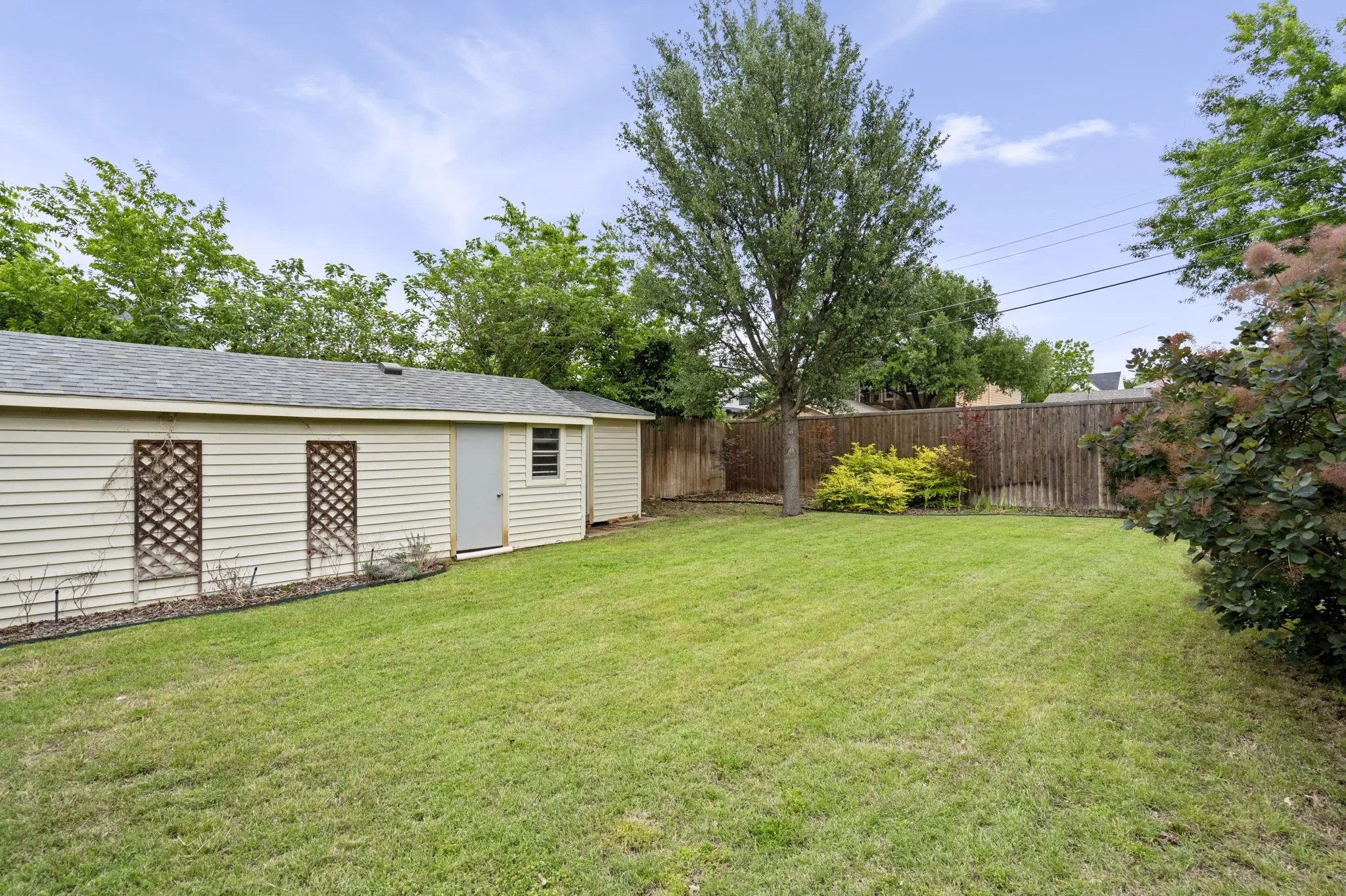 Single Family Residence For Rent in Dallas County , 8406 Lakemont Drive, Dallas, Texas 75209, 3 Bedrooms, 2 Bathrooms, Garage spaces, 1,516 Sqft, built in 1946, Price $4,250, mls#21171434, Real Estate Agent in Dallas, Homes For Rent in Dallas county, Homes For Rent in Dallas, Realtor in Dallas Texas, Real Estate Brokerage Independent Realty Texas, Luminita Cordes Realtor
