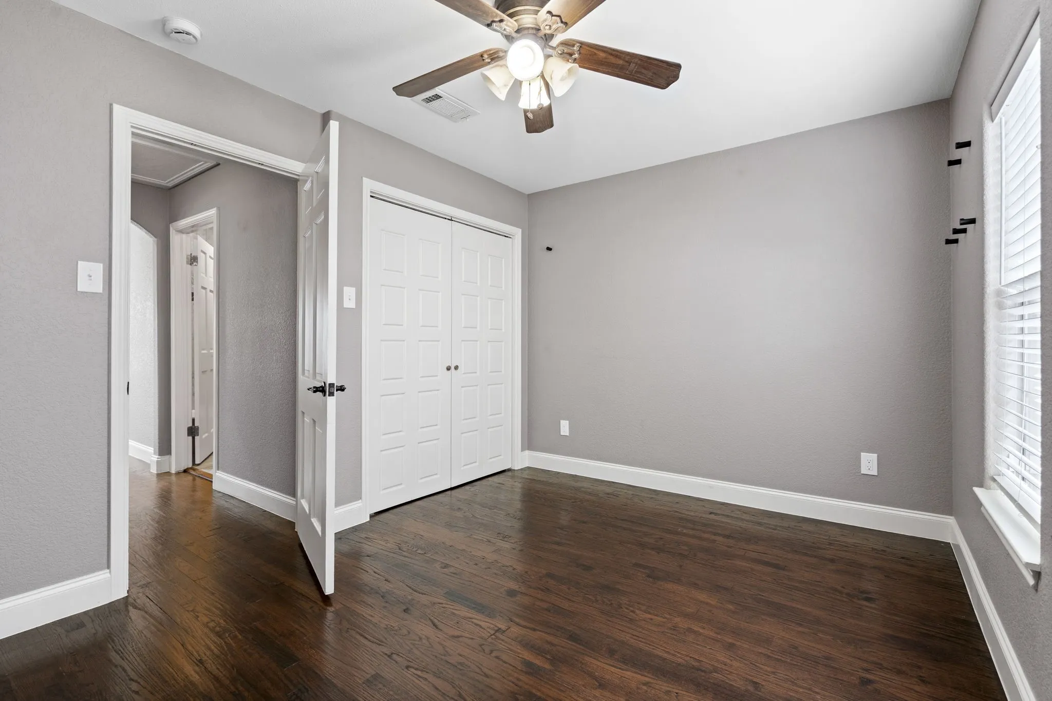 Single Family Residence For Rent in Dallas County , 8406 Lakemont Drive, Dallas, Texas 75209, 3 Bedrooms, 2 Bathrooms, Garage spaces, 1,516 Sqft, built in 1946, Price $4,250, mls#21171434, Real Estate Agent in Dallas, Homes For Rent in Dallas county, Homes For Rent in Dallas, Realtor in Dallas Texas, Real Estate Brokerage Independent Realty Texas, Luminita Cordes Realtor