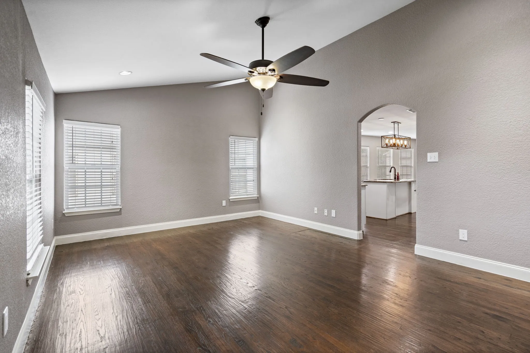 Single Family Residence For Rent in Dallas County , 8406 Lakemont Drive, Dallas, Texas 75209, 3 Bedrooms, 2 Bathrooms, Garage spaces, 1,516 Sqft, built in 1946, Price $4,250, mls#21171434, Real Estate Agent in Dallas, Homes For Rent in Dallas county, Homes For Rent in Dallas, Realtor in Dallas Texas, Real Estate Brokerage Independent Realty Texas, Luminita Cordes Realtor