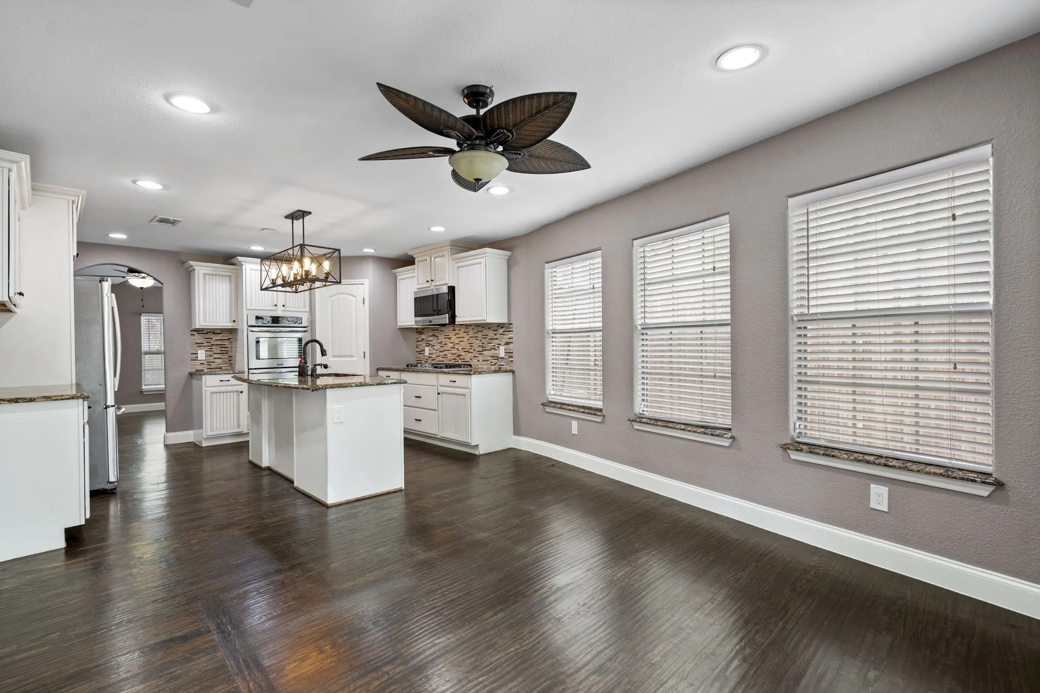 Single Family Residence For Rent in Dallas County , 8406 Lakemont Drive, Dallas, Texas 75209, 3 Bedrooms, 2 Bathrooms, Garage spaces, 1,516 Sqft, built in 1946, Price $4,250, mls#21171434, Real Estate Agent in Dallas, Homes For Rent in Dallas county, Homes For Rent in Dallas, Realtor in Dallas Texas, Real Estate Brokerage Independent Realty Texas, Luminita Cordes Realtor