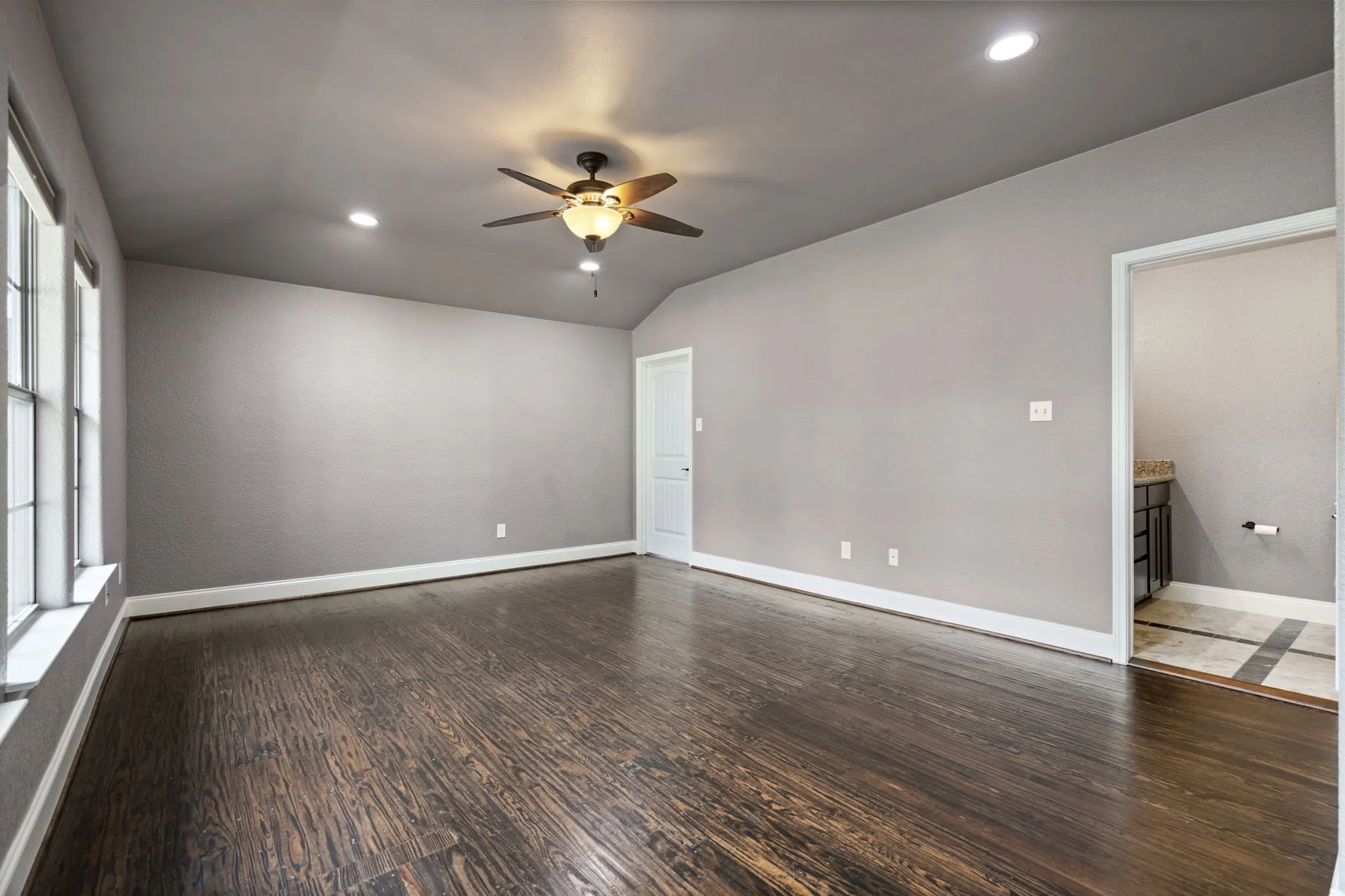 Single Family Residence For Rent in Dallas County , 8406 Lakemont Drive, Dallas, Texas 75209, 3 Bedrooms, 2 Bathrooms, Garage spaces, 1,516 Sqft, built in 1946, Price $4,250, mls#21171434, Real Estate Agent in Dallas, Homes For Rent in Dallas county, Homes For Rent in Dallas, Realtor in Dallas Texas, Real Estate Brokerage Independent Realty Texas, Luminita Cordes Realtor