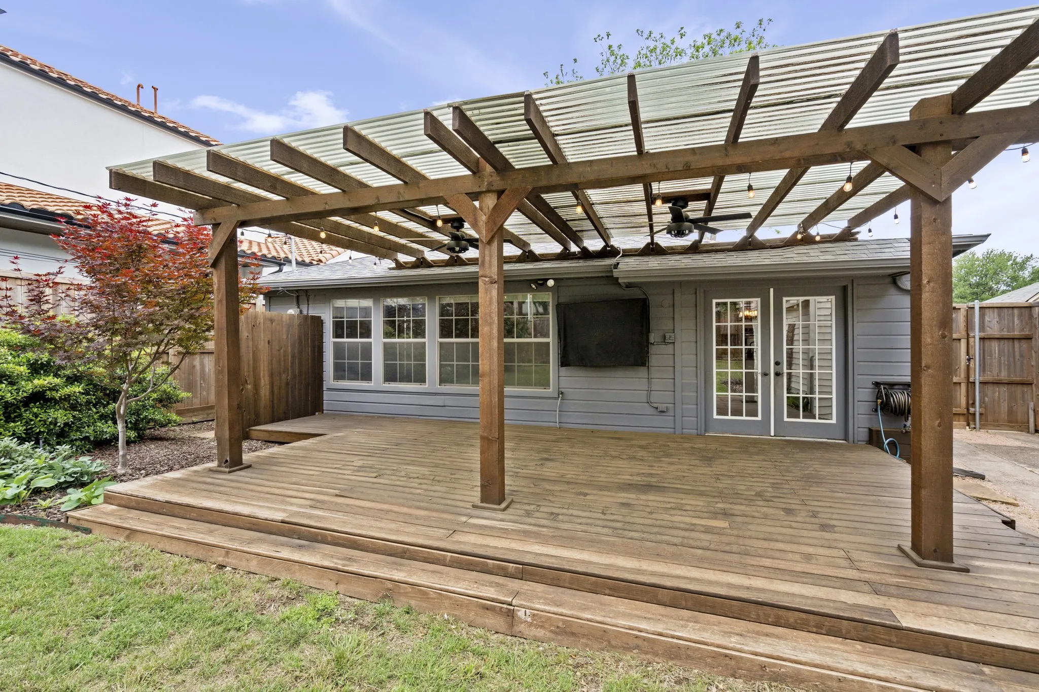 Single Family Residence For Rent in Dallas County , 8406 Lakemont Drive, Dallas, Texas 75209, 3 Bedrooms, 2 Bathrooms, Garage spaces, 1,516 Sqft, built in 1946, Price $4,250, mls#21171434, Real Estate Agent in Dallas, Homes For Rent in Dallas county, Homes For Rent in Dallas, Realtor in Dallas Texas, Real Estate Brokerage Independent Realty Texas, Luminita Cordes Realtor