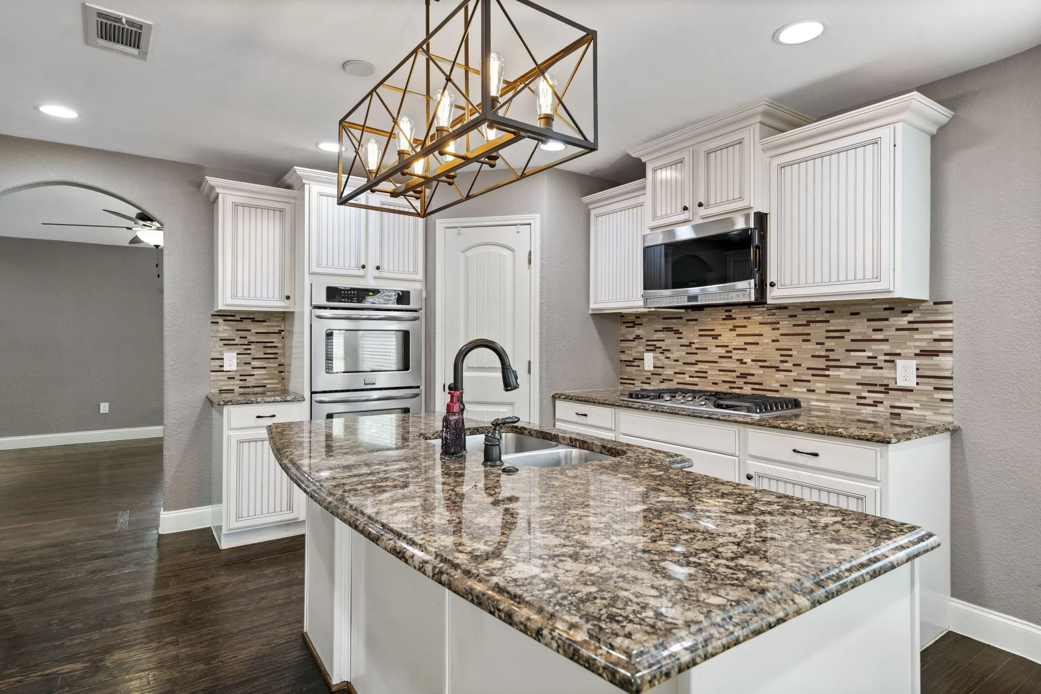 Single Family Residence For Rent in Dallas County , 8406 Lakemont Drive, Dallas, Texas 75209, 3 Bedrooms, 2 Bathrooms, Garage spaces, 1,516 Sqft, built in 1946, Price $4,250, mls#21171434, Real Estate Agent in Dallas, Homes For Rent in Dallas county, Homes For Rent in Dallas, Realtor in Dallas Texas, Real Estate Brokerage Independent Realty Texas, Luminita Cordes Realtor