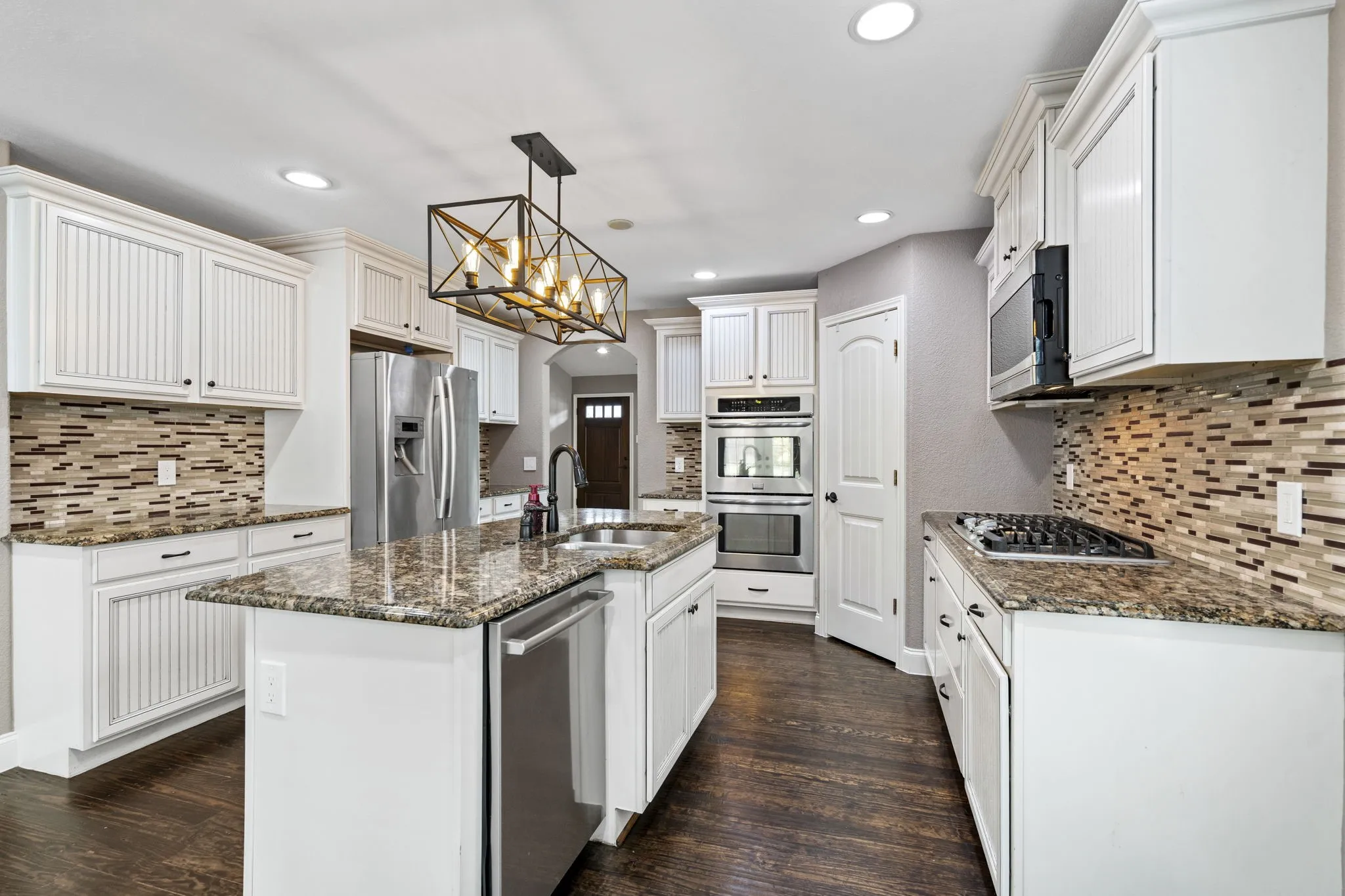 Single Family Residence For Rent in Dallas County , 8406 Lakemont Drive, Dallas, Texas 75209, 3 Bedrooms, 2 Bathrooms, Garage spaces, 1,516 Sqft, built in 1946, Price $4,250, mls#21171434, Real Estate Agent in Dallas, Homes For Rent in Dallas county, Homes For Rent in Dallas, Realtor in Dallas Texas, Real Estate Brokerage Independent Realty Texas, Luminita Cordes Realtor