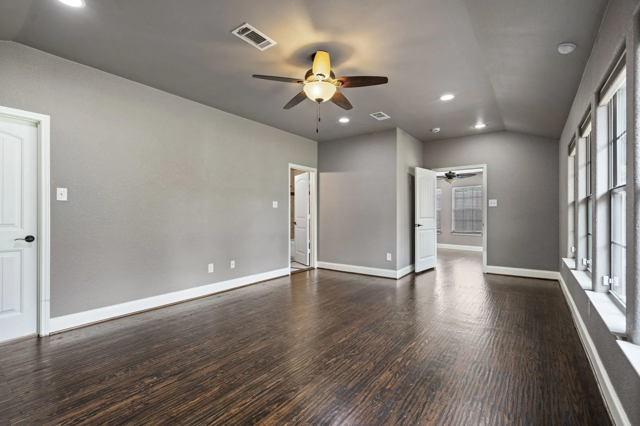 Single Family Residence For Rent in Dallas County , 8406 Lakemont Drive, Dallas, Texas 75209, 3 Bedrooms, 2 Bathrooms, Garage spaces, 1,516 Sqft, built in 1946, Price $4,250, mls#21171434, Real Estate Agent in Dallas, Homes For Rent in Dallas county, Homes For Rent in Dallas, Realtor in Dallas Texas, Real Estate Brokerage Independent Realty Texas, Luminita Cordes Realtor