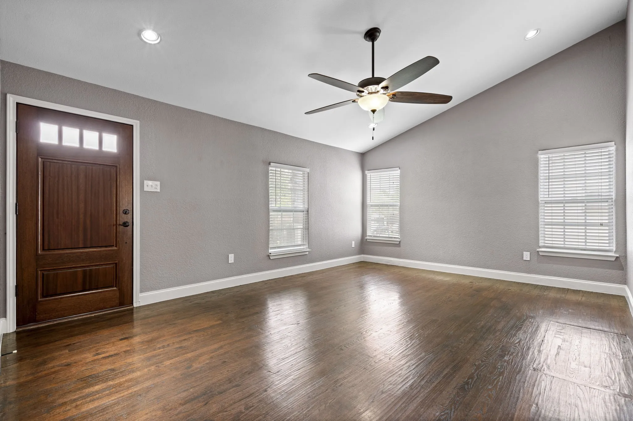 Single Family Residence For Rent in Dallas County , 8406 Lakemont Drive, Dallas, Texas 75209, 3 Bedrooms, 2 Bathrooms, Garage spaces, 1,516 Sqft, built in 1946, Price $4,250, mls#21171434, Real Estate Agent in Dallas, Homes For Rent in Dallas county, Homes For Rent in Dallas, Realtor in Dallas Texas, Real Estate Brokerage Independent Realty Texas, Luminita Cordes Realtor