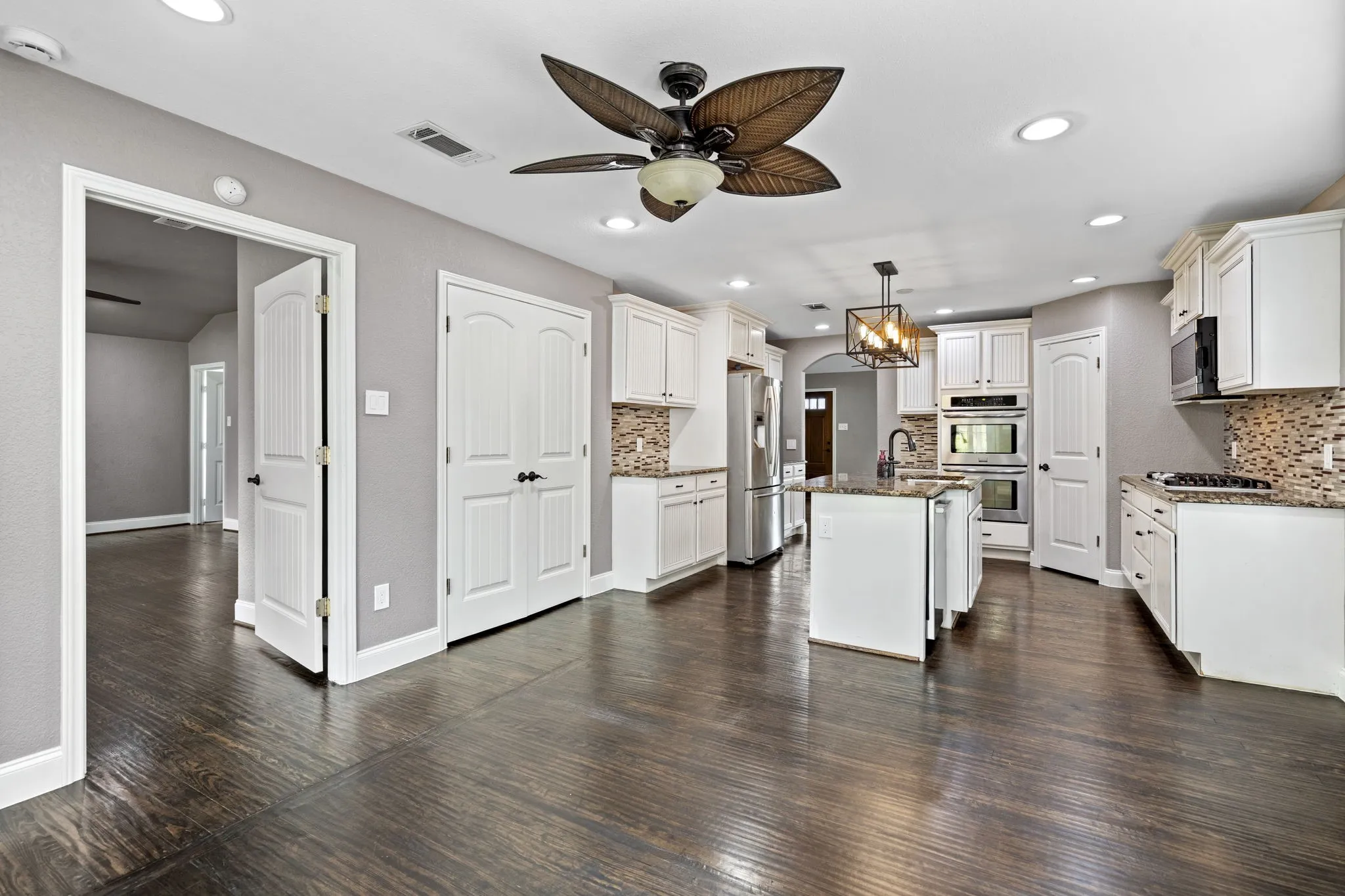 Single Family Residence For Rent in Dallas County , 8406 Lakemont Drive, Dallas, Texas 75209, 3 Bedrooms, 2 Bathrooms, Garage spaces, 1,516 Sqft, built in 1946, Price $4,250, mls#21171434, Real Estate Agent in Dallas, Homes For Rent in Dallas county, Homes For Rent in Dallas, Realtor in Dallas Texas, Real Estate Brokerage Independent Realty Texas, Luminita Cordes Realtor