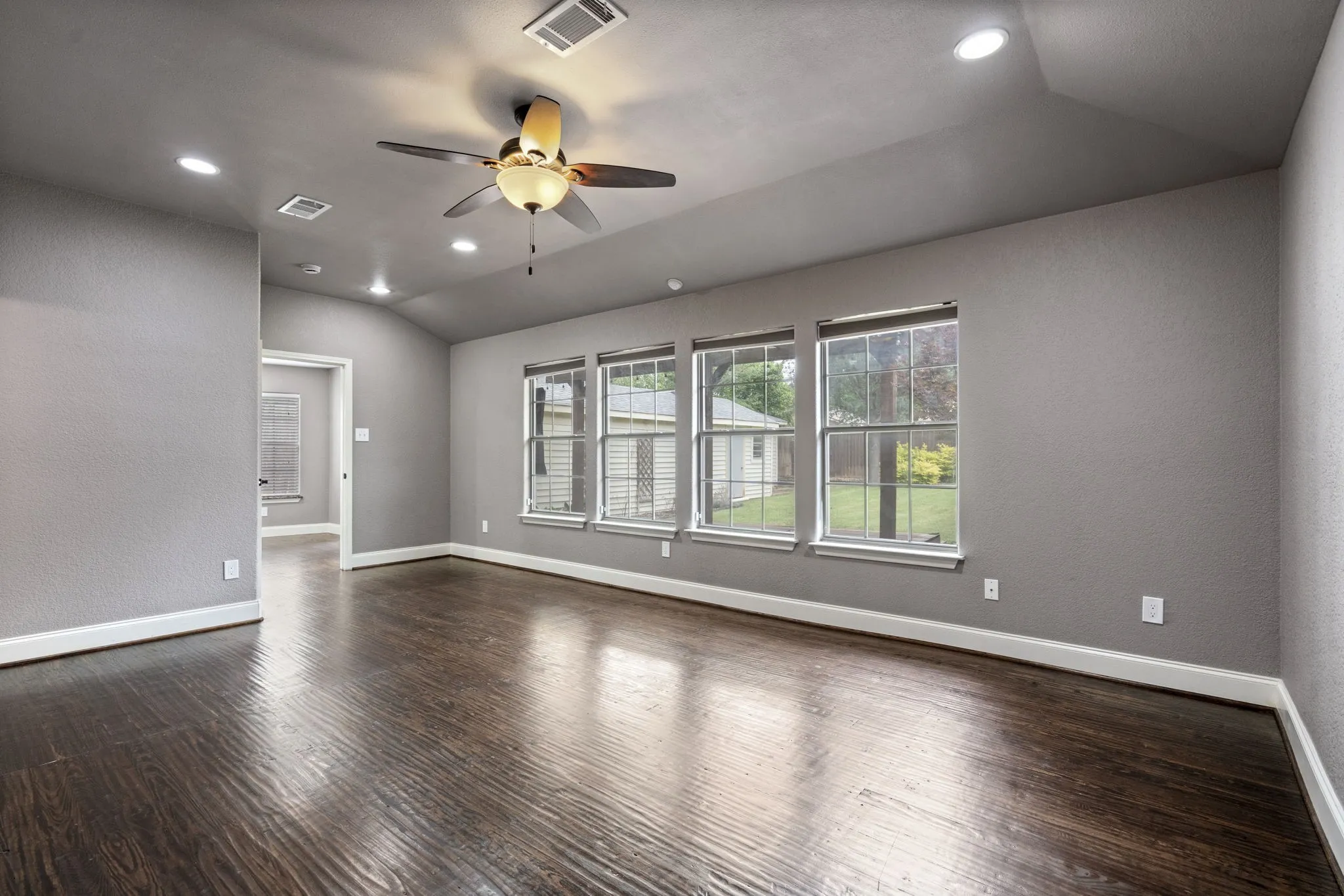 Single Family Residence For Rent in Dallas County , 8406 Lakemont Drive, Dallas, Texas 75209, 3 Bedrooms, 2 Bathrooms, Garage spaces, 1,516 Sqft, built in 1946, Price $4,250, mls#21171434, Real Estate Agent in Dallas, Homes For Rent in Dallas county, Homes For Rent in Dallas, Realtor in Dallas Texas, Real Estate Brokerage Independent Realty Texas, Luminita Cordes Realtor