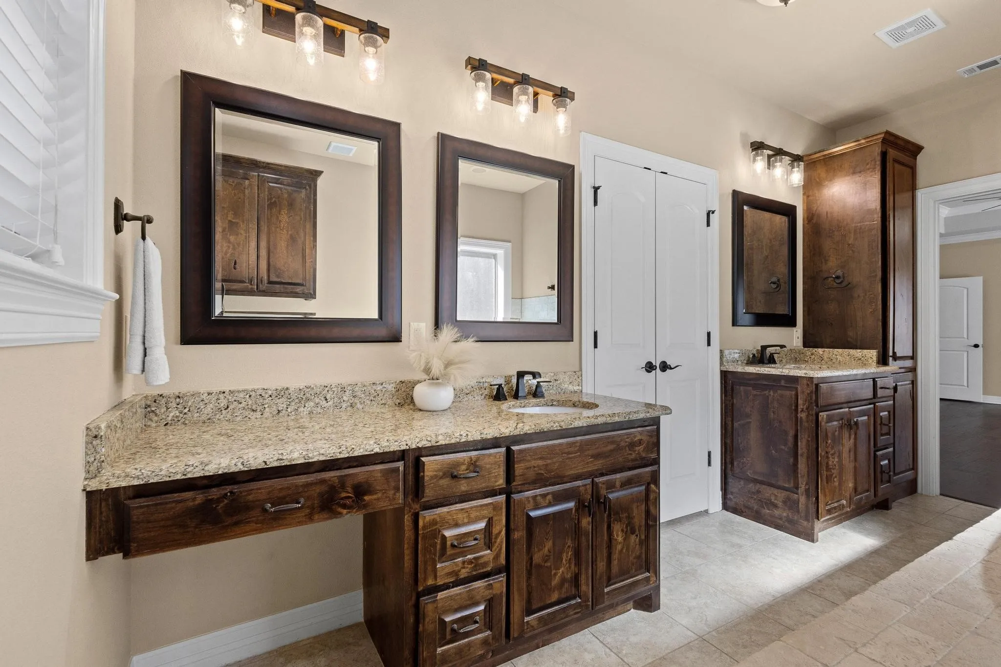 Single Family Residence For Sale in Grayson County , 1028 Addison Avenue, Pottsboro, Texas 75076, 3 Bedroom, 2 Bathroom, 2 Garage spaces, 2,713 Sqft, built in 2017, mls#21171523, Real Estate Agent in Pottsboro, Homes For Sale in Grayson county, Homes For Sale in Pottsboro, Realtor in Pottsboro Texas, Real Estate Brokerage Independent Realty Texas, Luminita Cordes Realtor